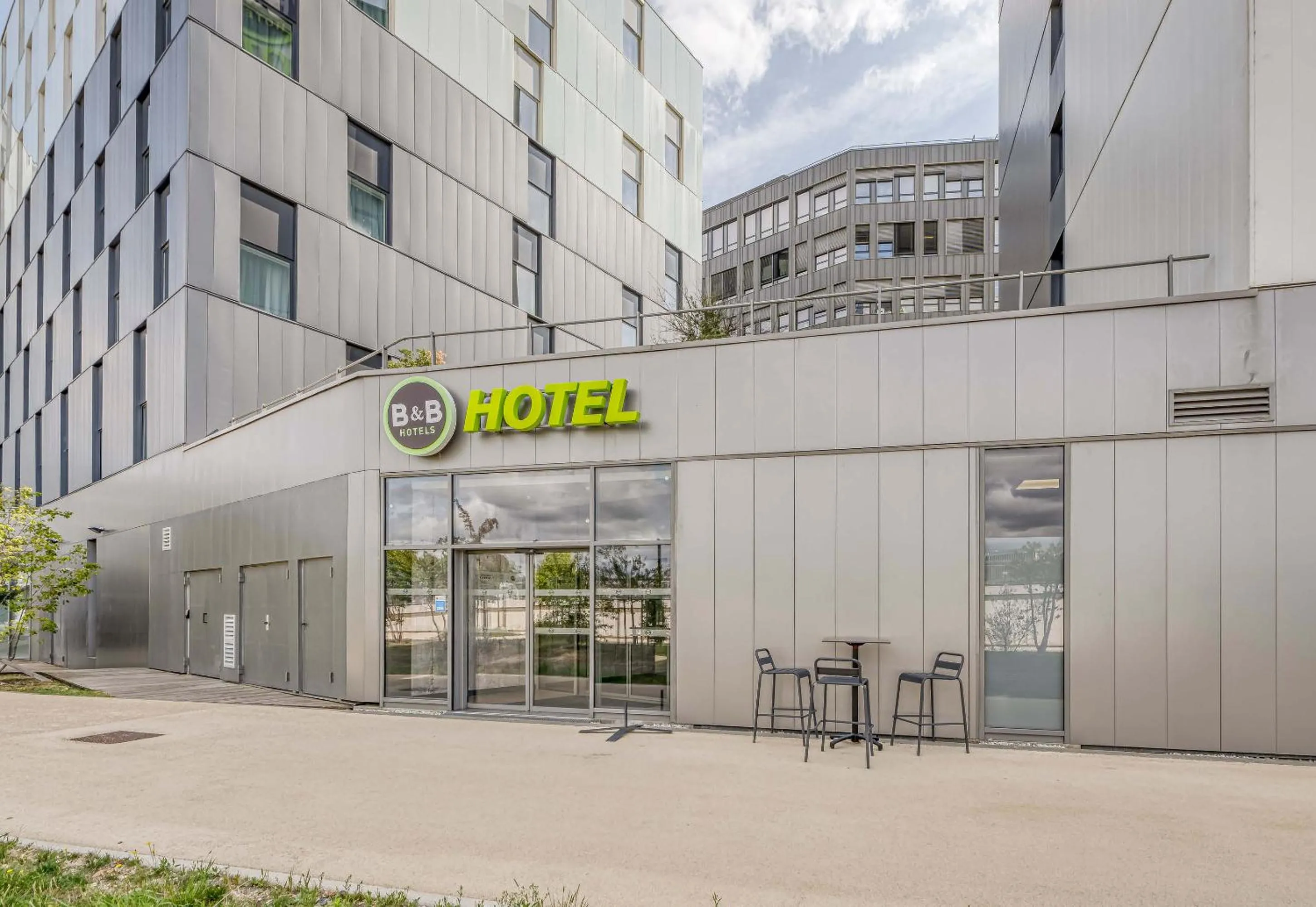 Facade/entrance in B&B HOTEL Bordeaux Centre Gare Saint-Jean