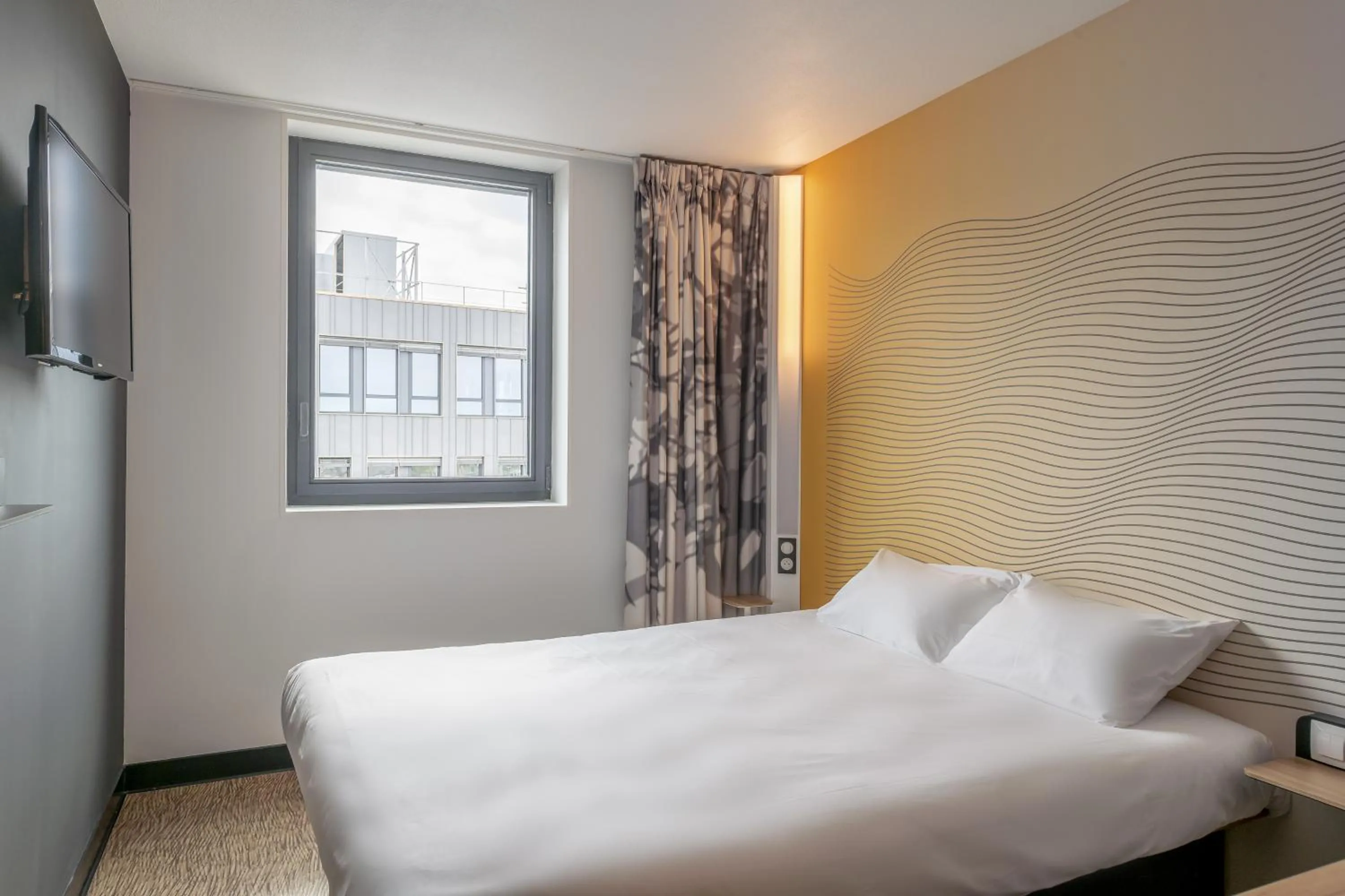 Bedroom, Bed in B&B HOTEL Bordeaux Centre Gare Saint-Jean