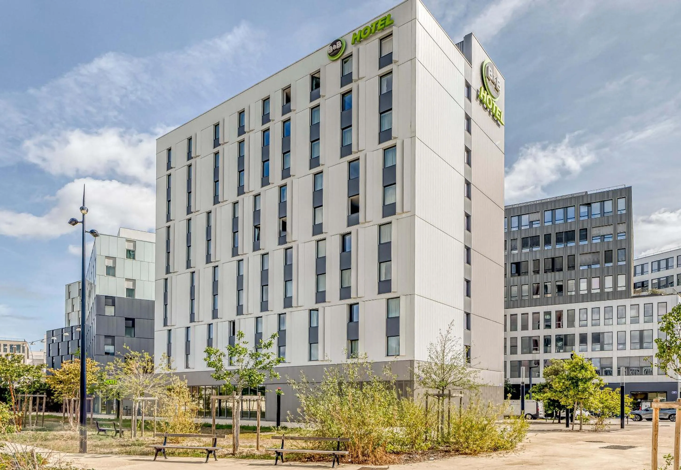 Property building in B&B HOTEL Bordeaux Centre Gare Saint-Jean