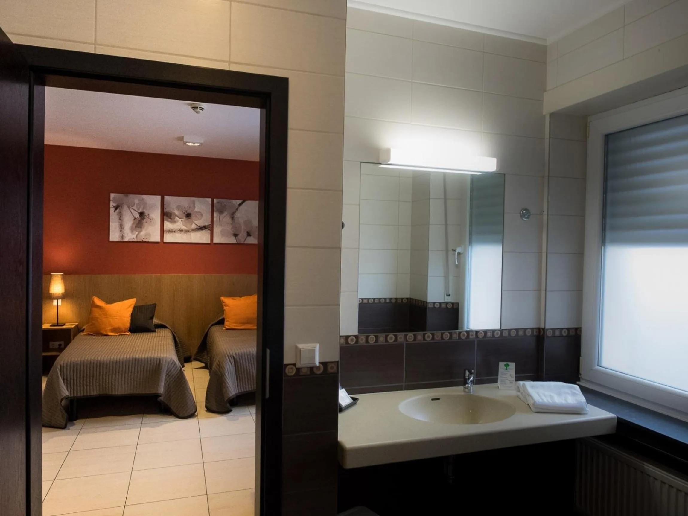 Bathroom, Bed in Hotel Pax