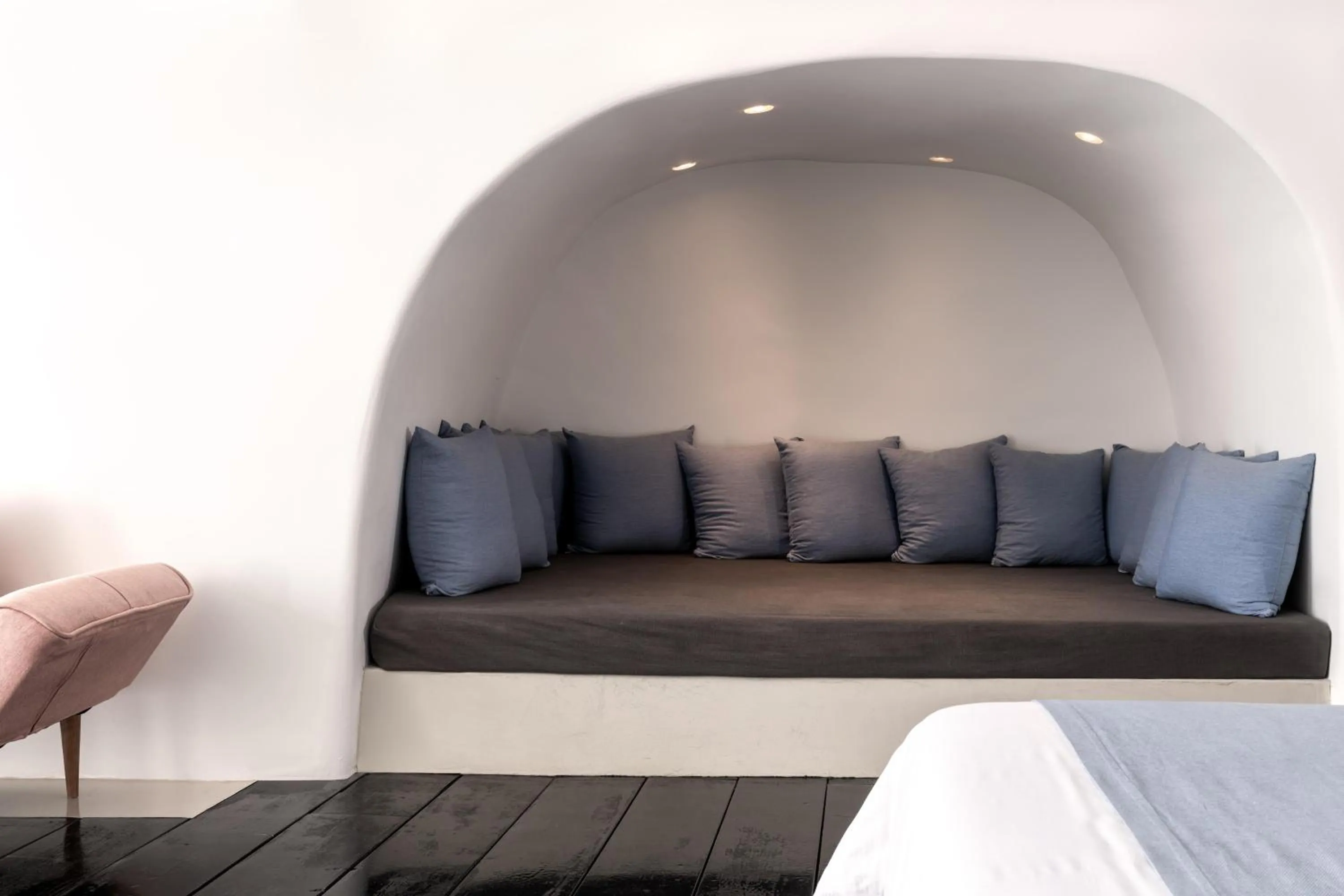 Photo of the whole room in Alta Mare by Andronis