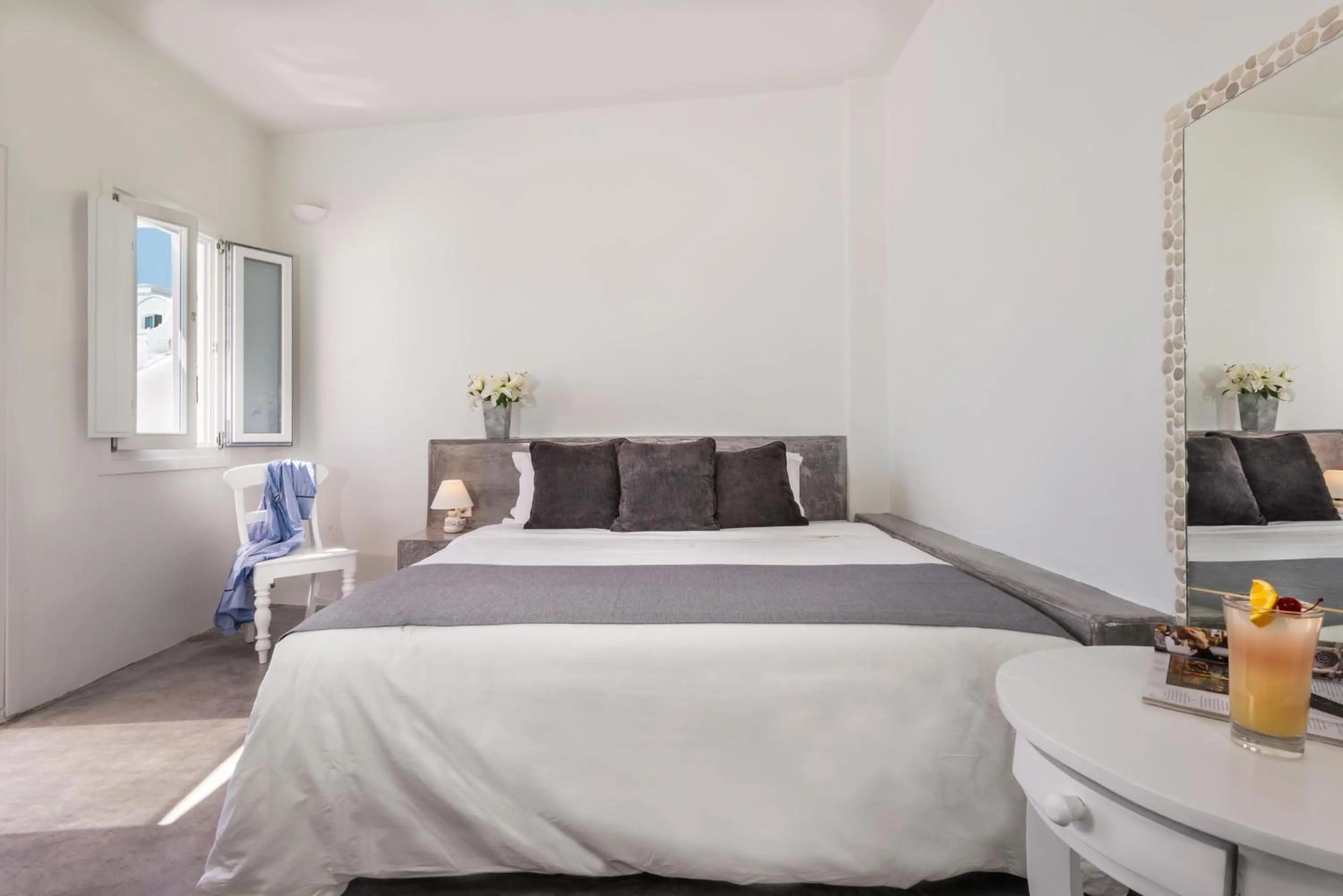 Photo of the whole room in Alta Mare by Andronis