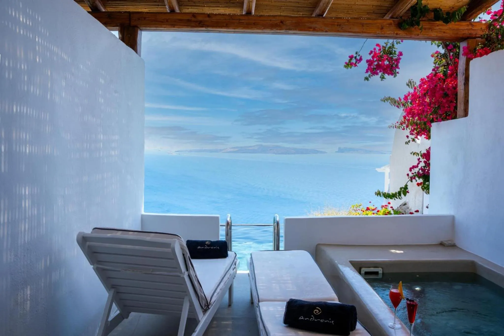 Photo of the whole room in Alta Mare by Andronis