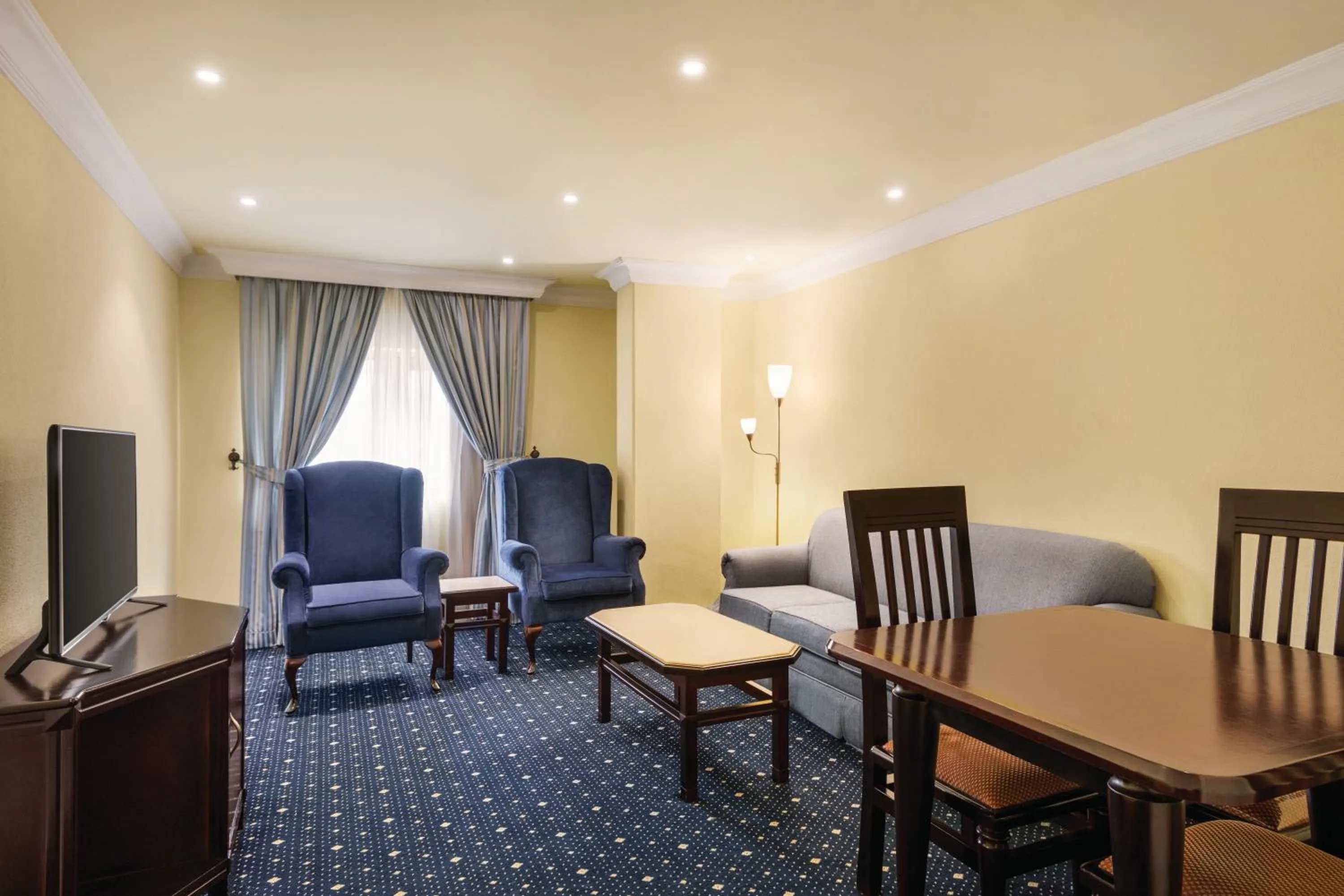 TV and multimedia in Howard Johnson Dammam Hotel