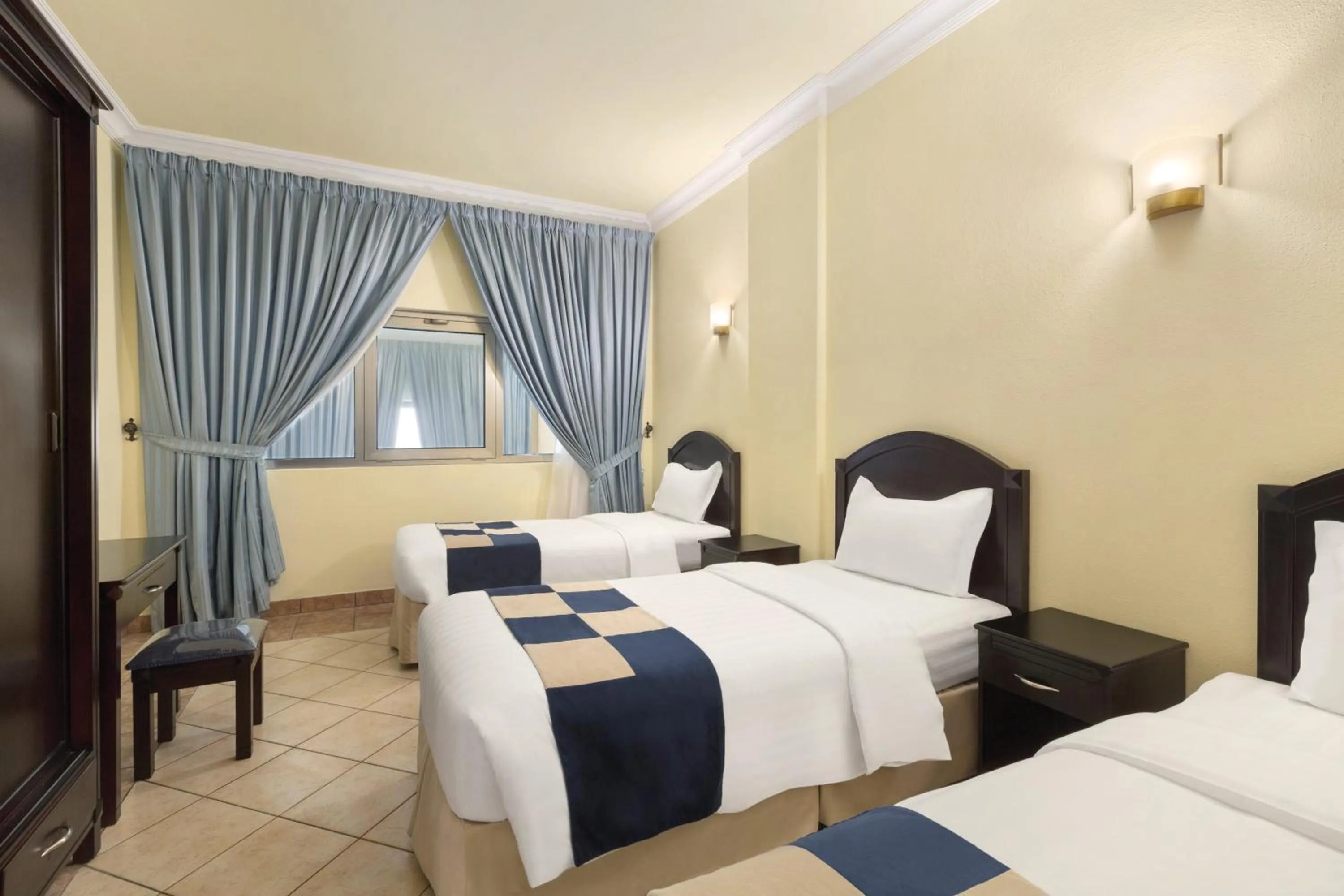 Bedroom, Bed in Howard Johnson Dammam Hotel