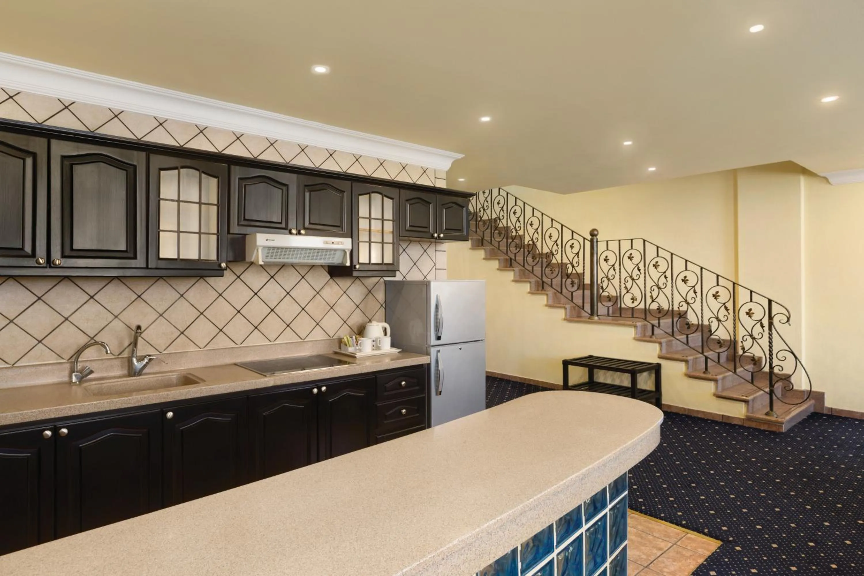 Kitchen or kitchenette in Howard Johnson Dammam Hotel