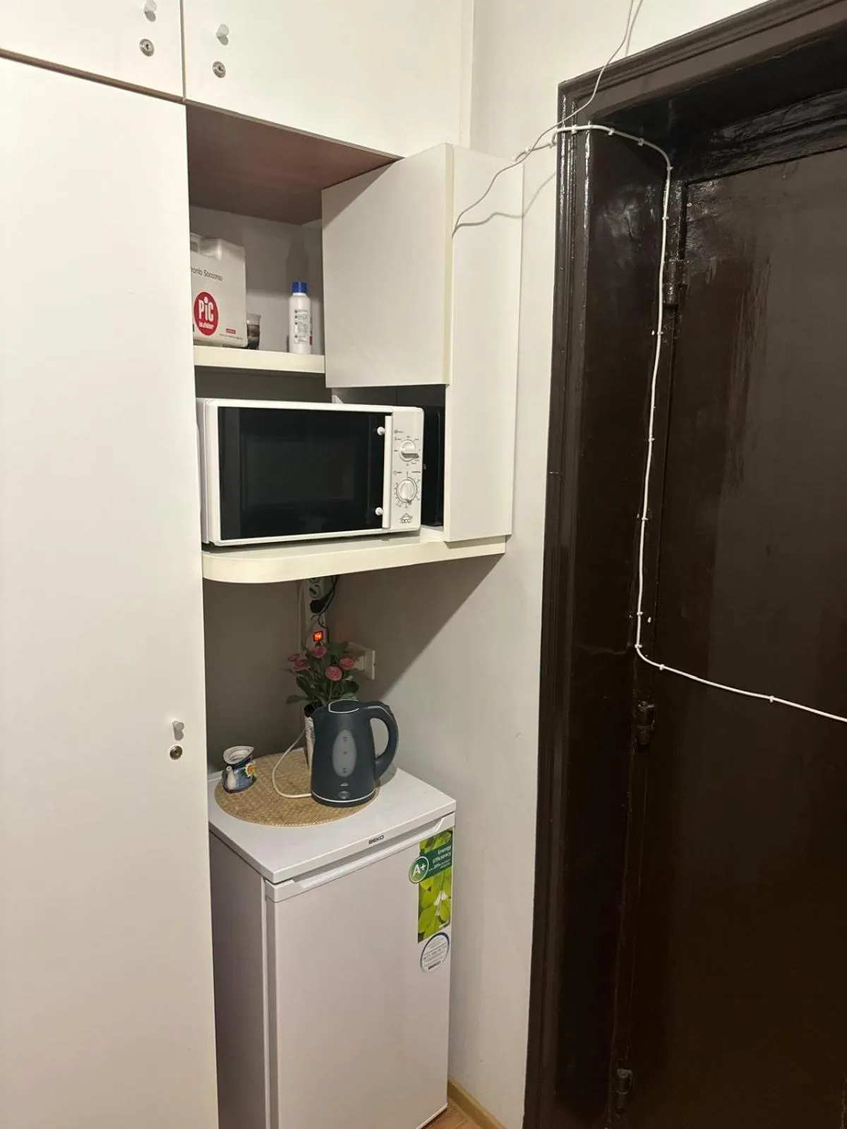 microwave in Trani B&T Rooms
