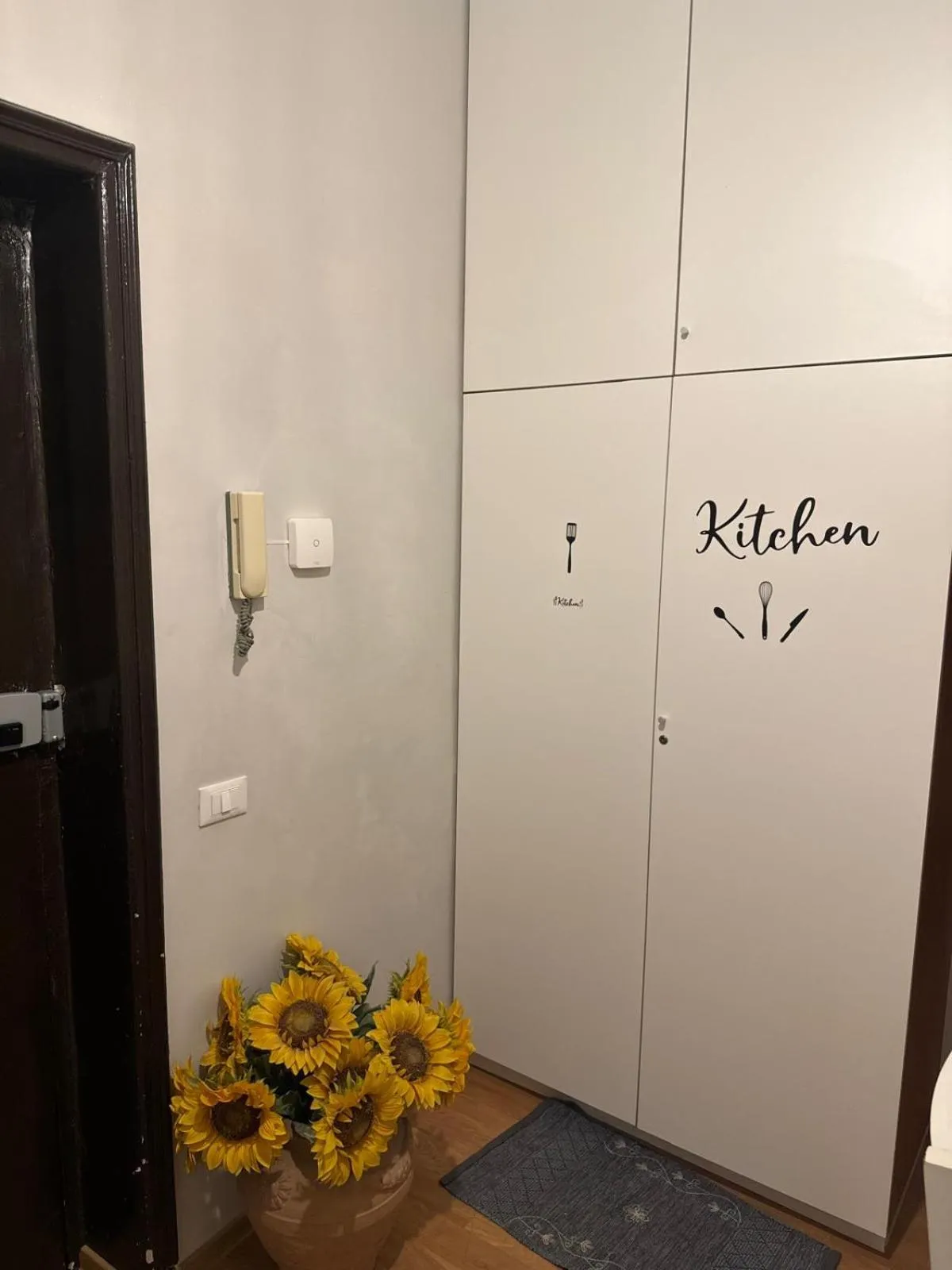 wardrobe in Trani B&T Rooms