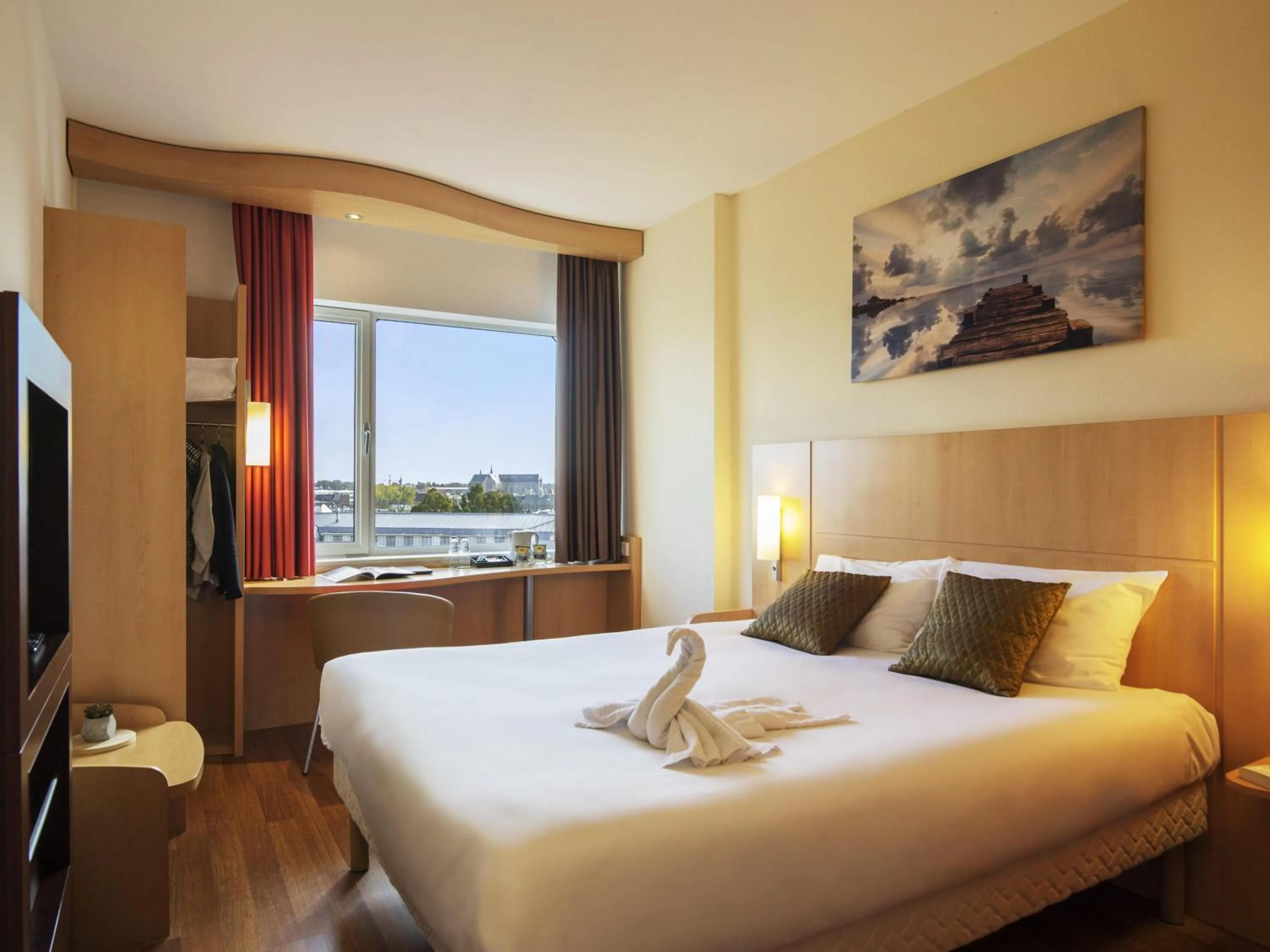 Bedroom, Bed in ibis Leiden Centre