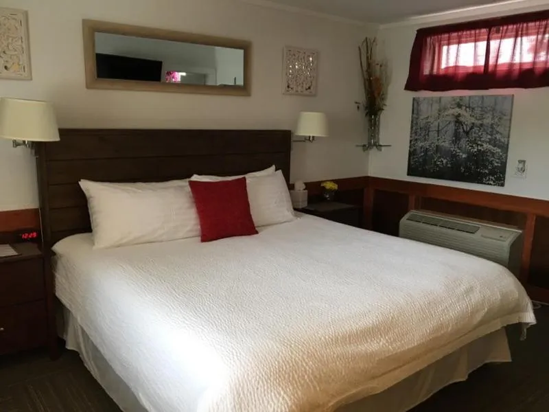 Bed in Atlantic Coast Inn