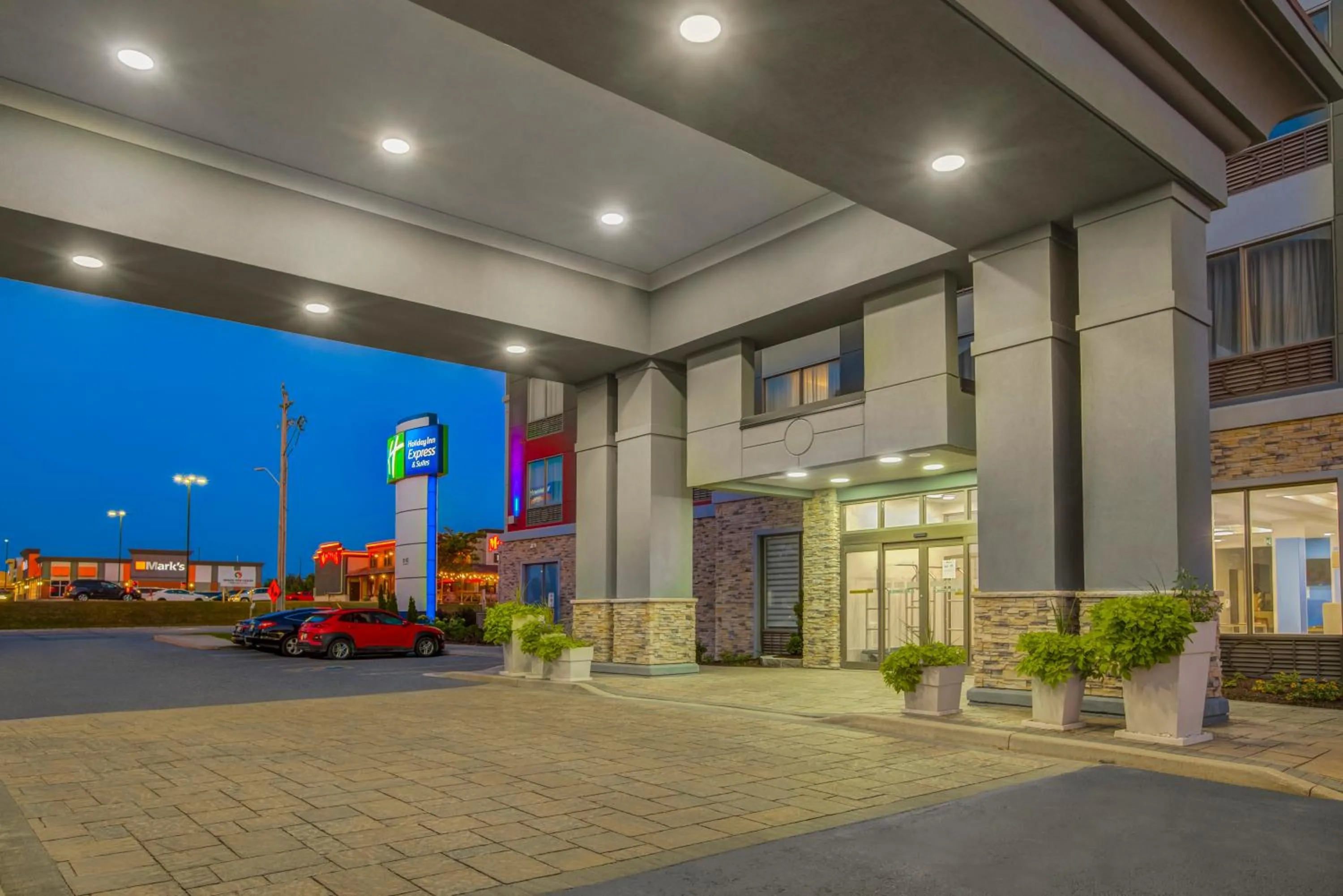 Property building in Holiday Inn Express & Suites - Woodstock, ON CANADA