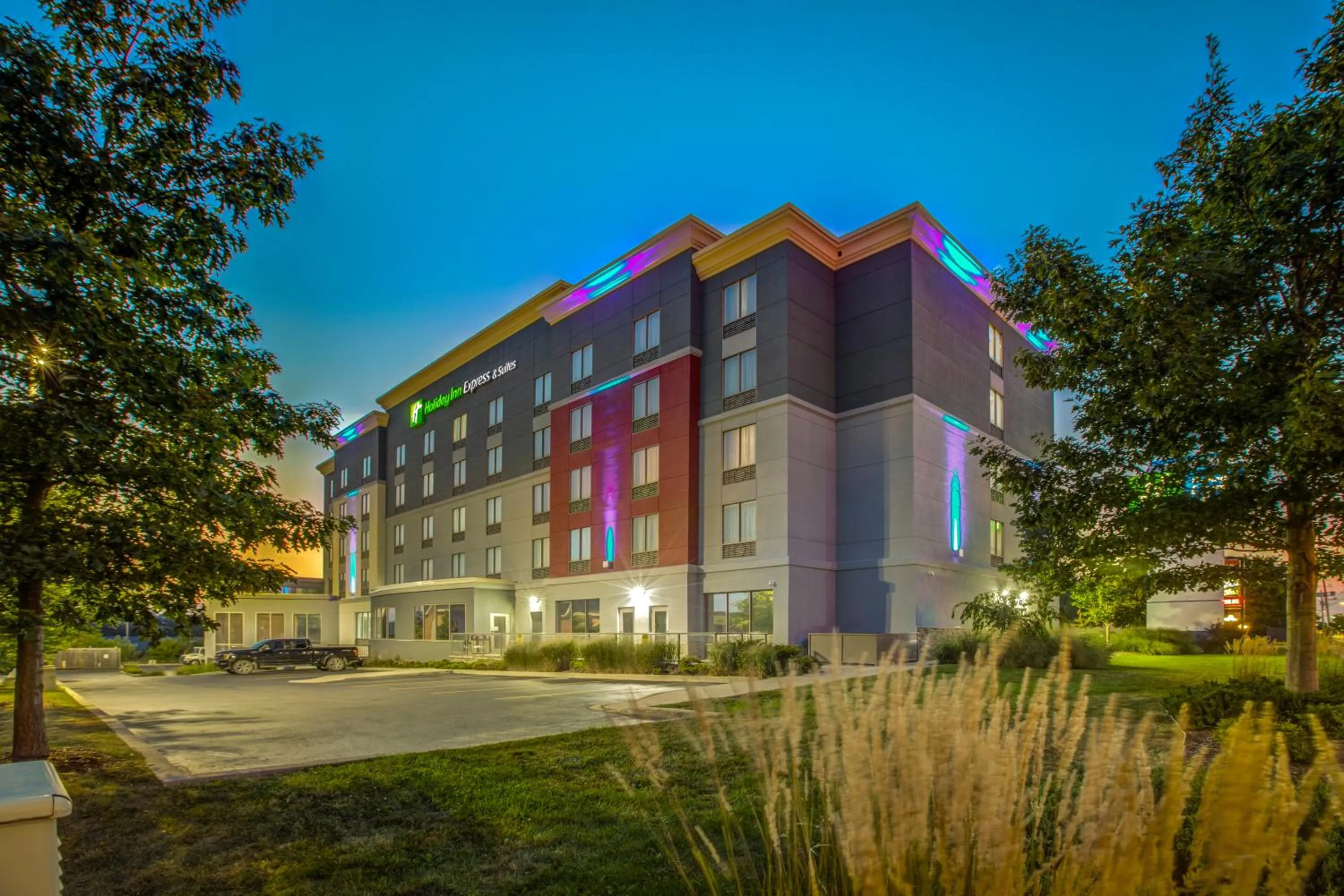 Property building in Holiday Inn Express & Suites - Woodstock, ON CANADA