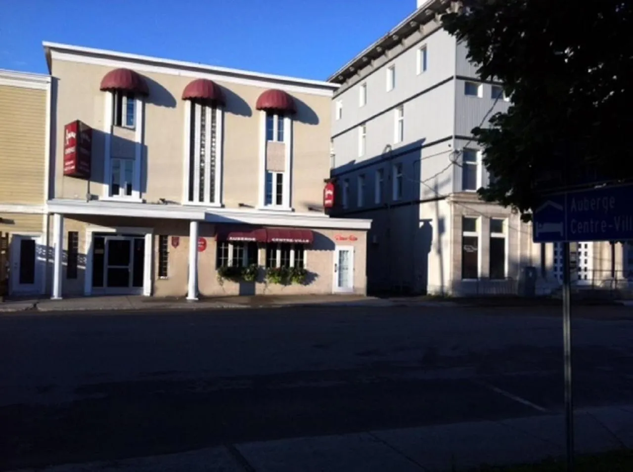 Property building in Auberge Centre Ville