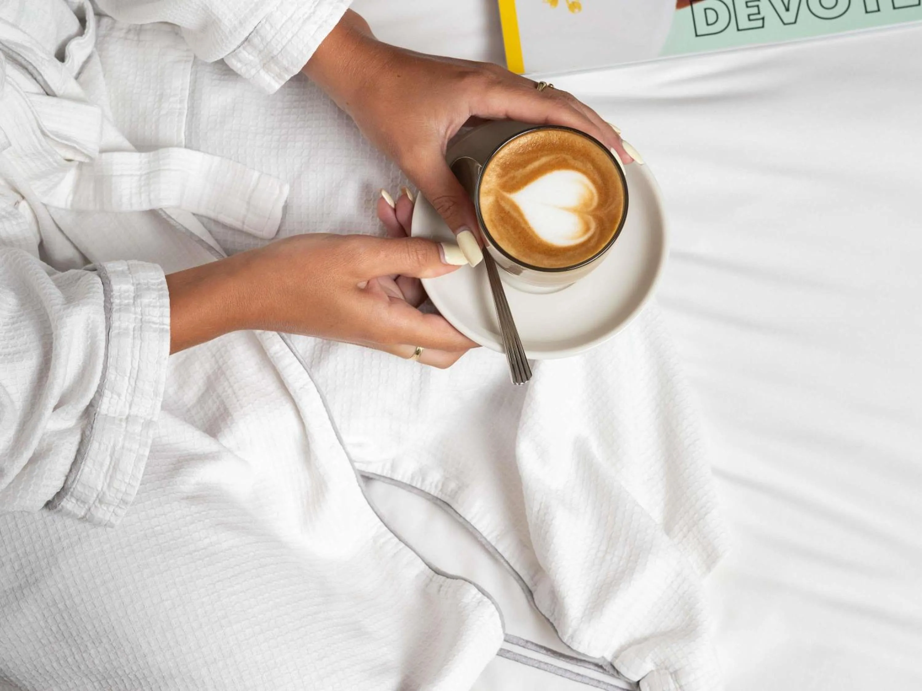 Bedroom, Bed in Swissotel Sydney