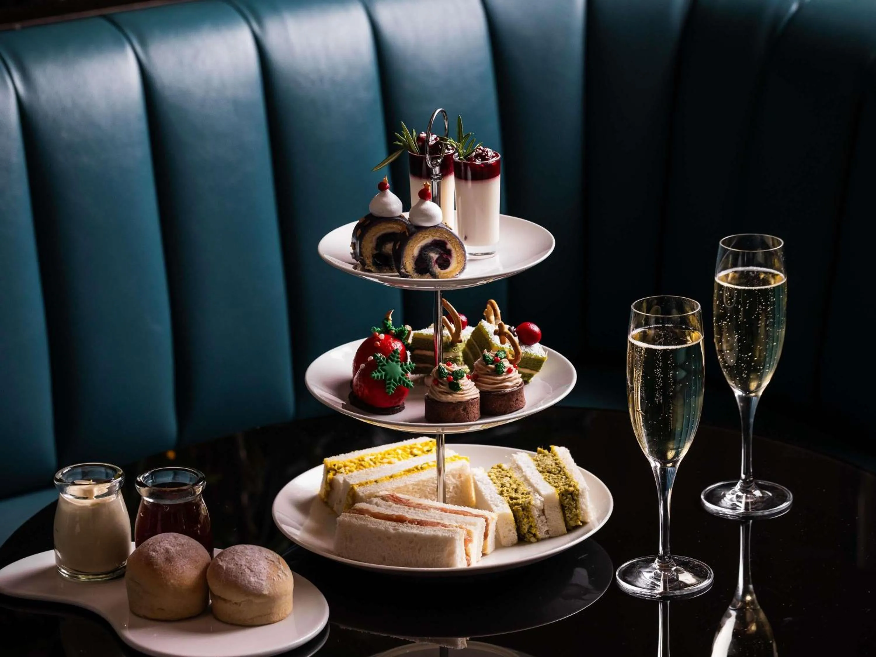 Lounge or bar in Swissotel Sydney