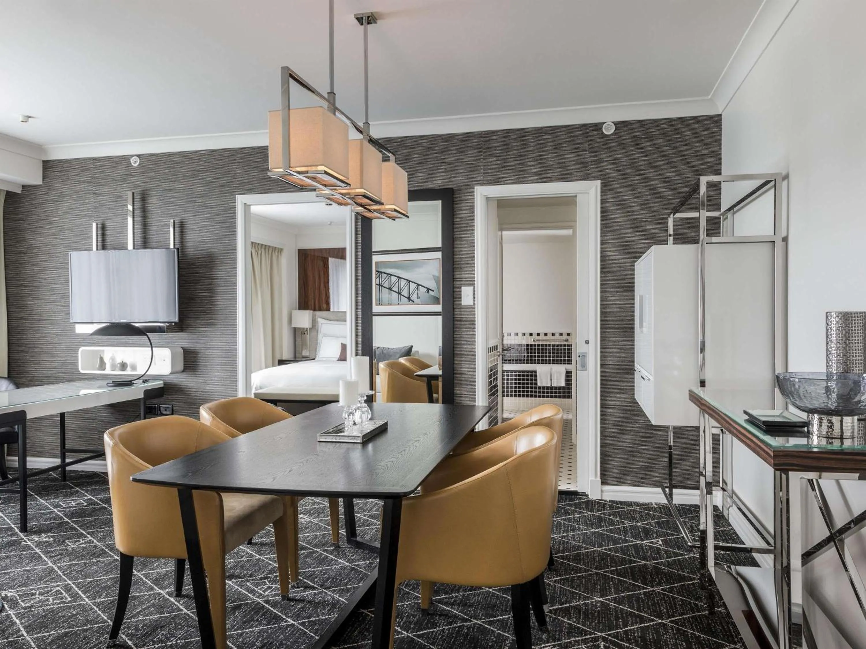 Photo of the whole room in Swissotel Sydney