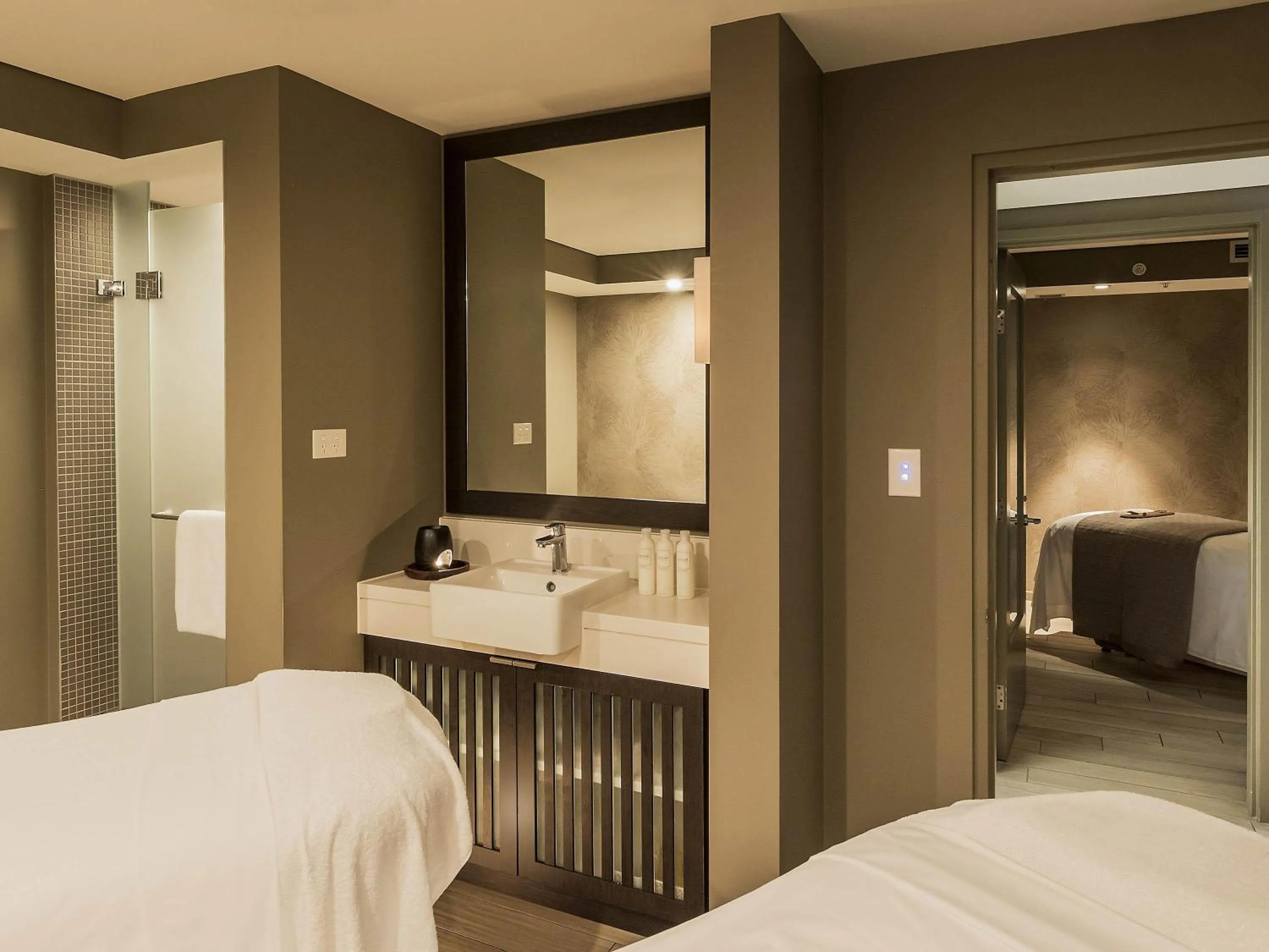 Spa and wellness centre/facilities, Bed in Swissotel Sydney