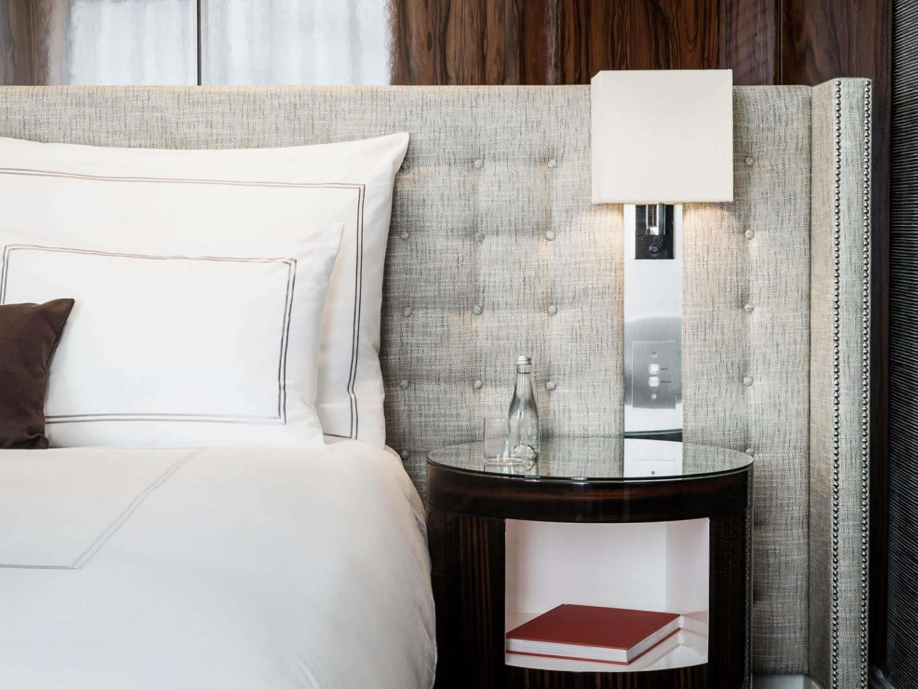 Bedroom, Bed in Swissotel Sydney