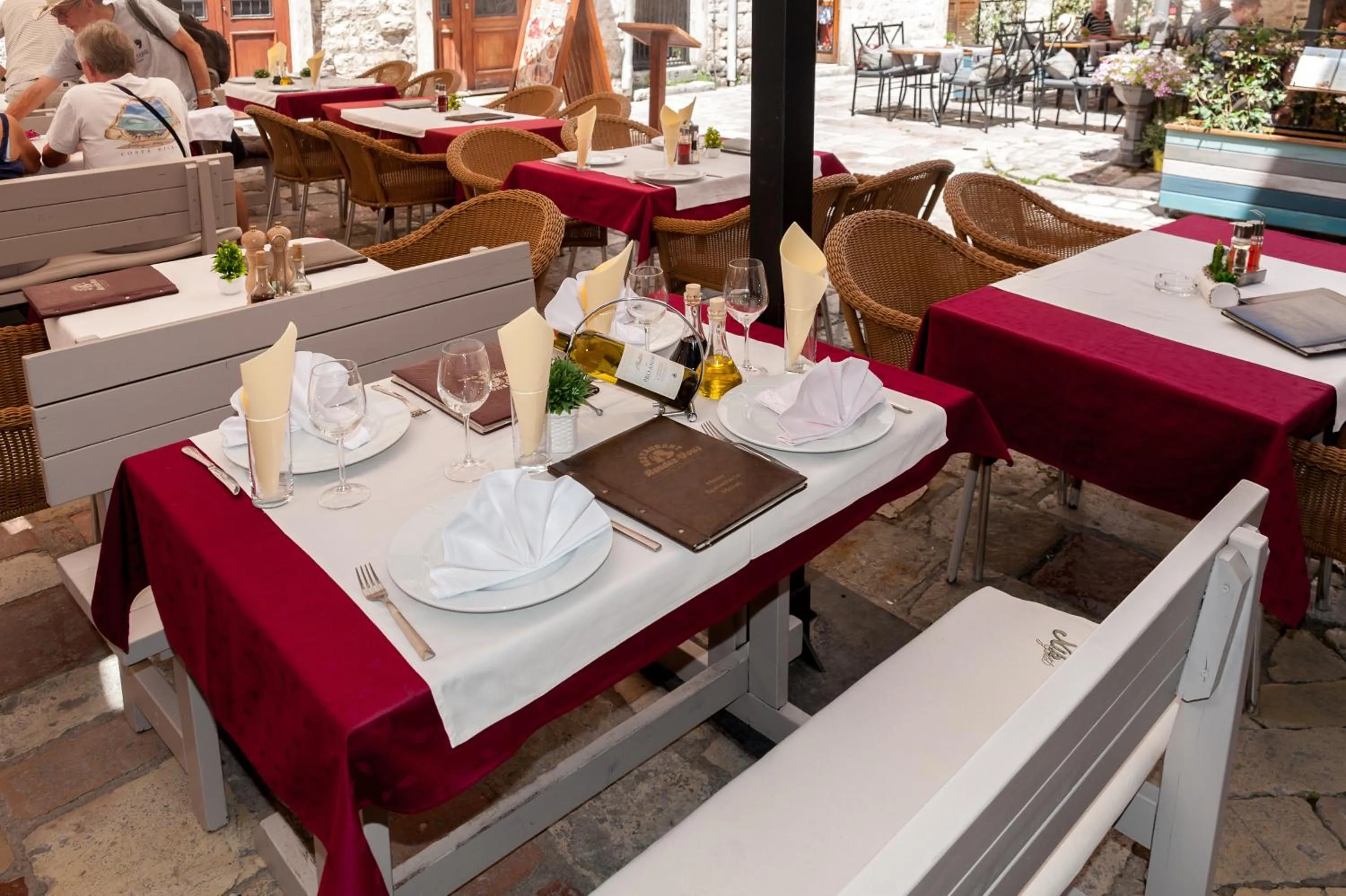 Restaurant/places to eat in Hotel Rendez Vous