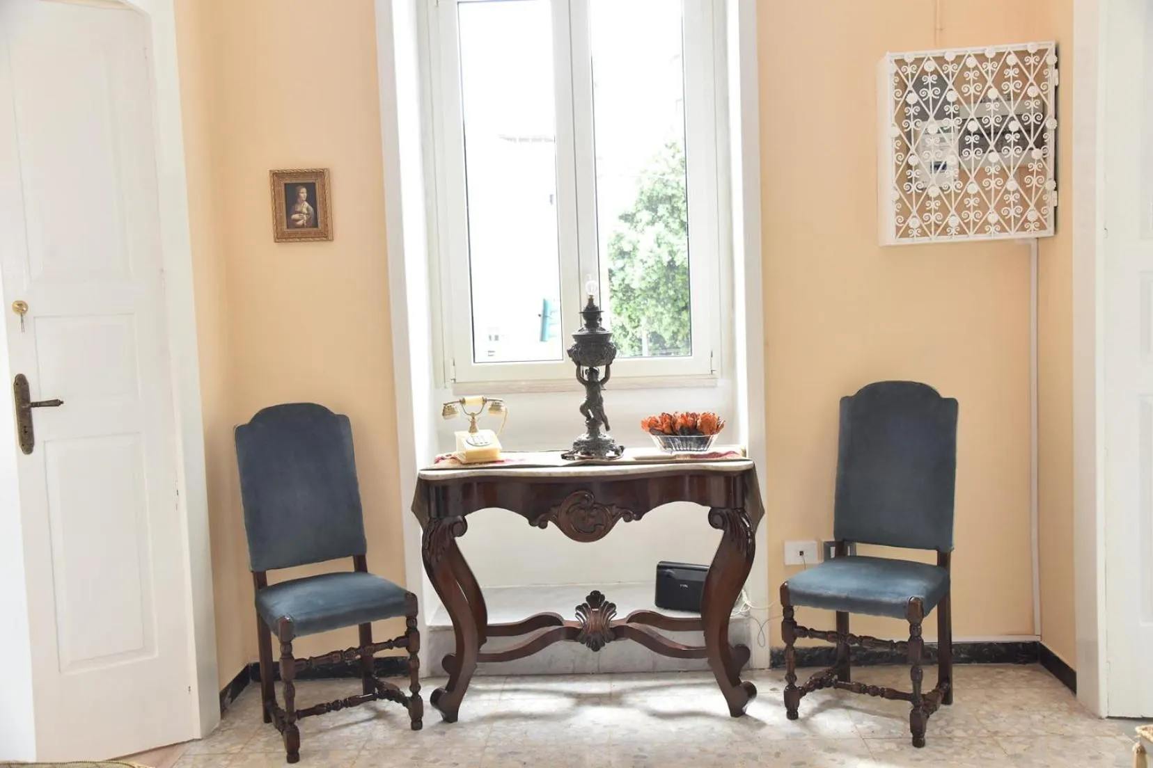 Decorative detail in Rosaria Suite & Rooms