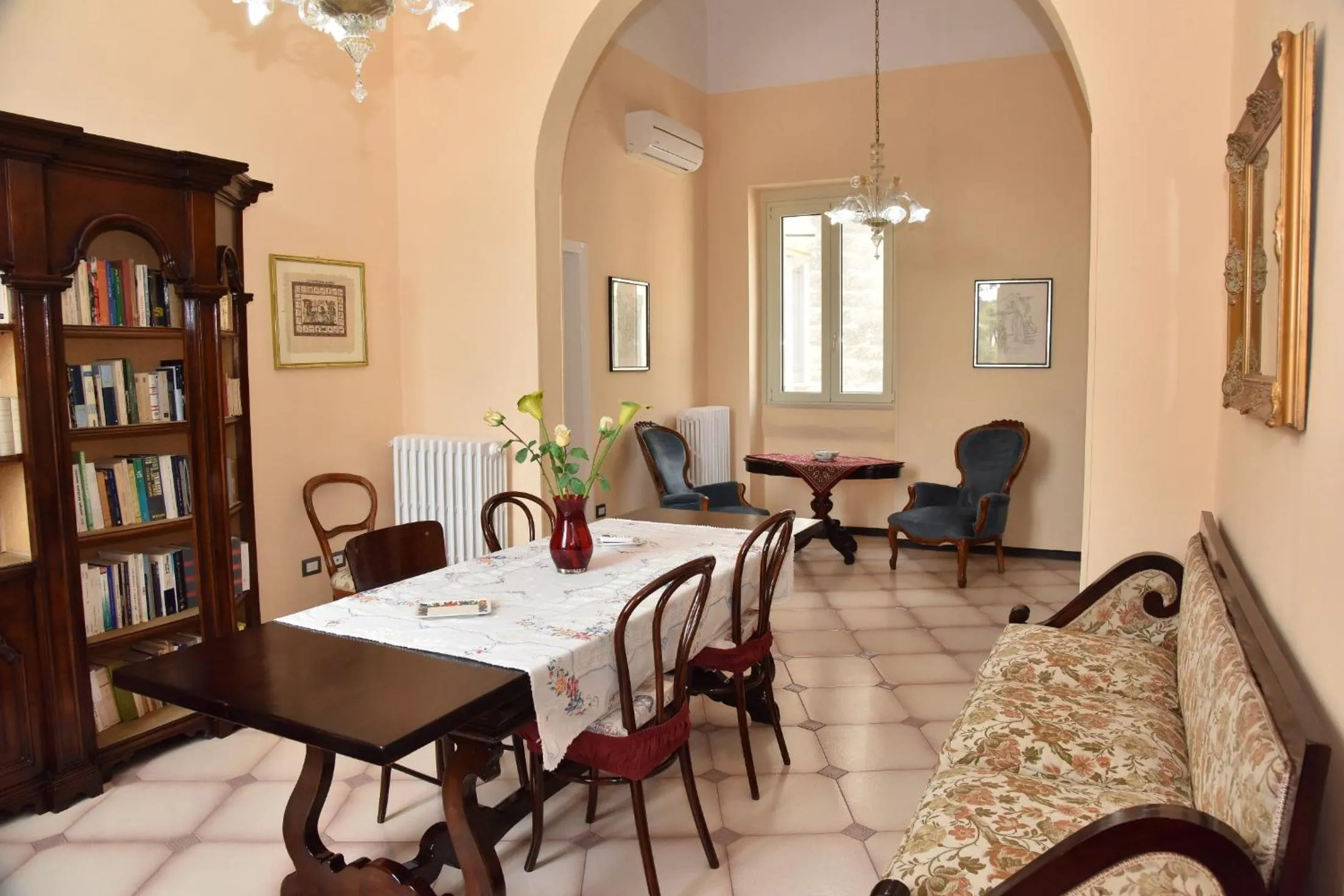 Communal lounge/ TV room in Rosaria Suite & Rooms