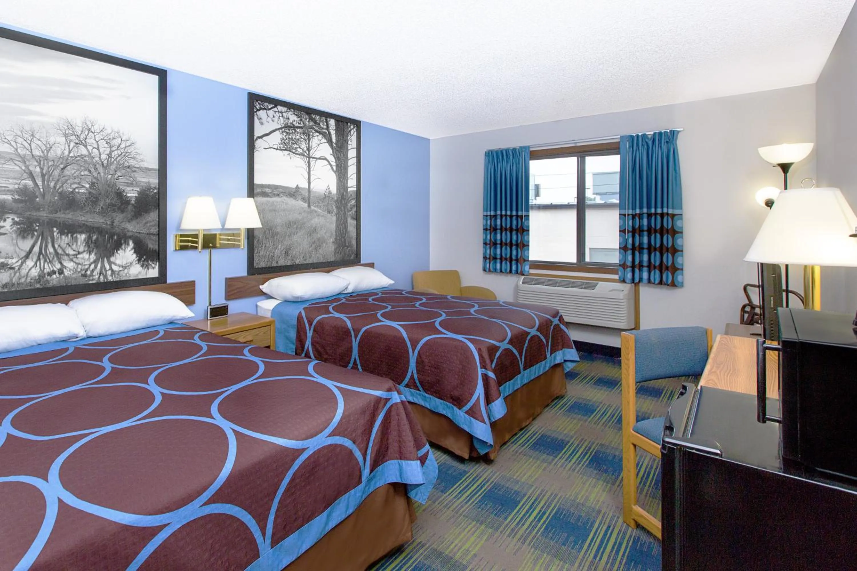 Bedroom, Bed in Super 8 by Wyndham Columbus