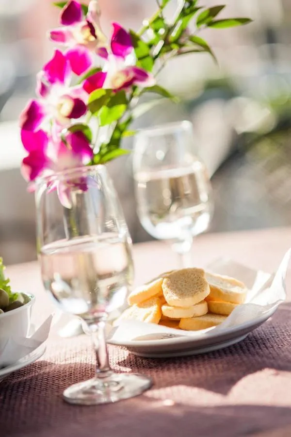 Restaurant/places to eat in Hotel Candido