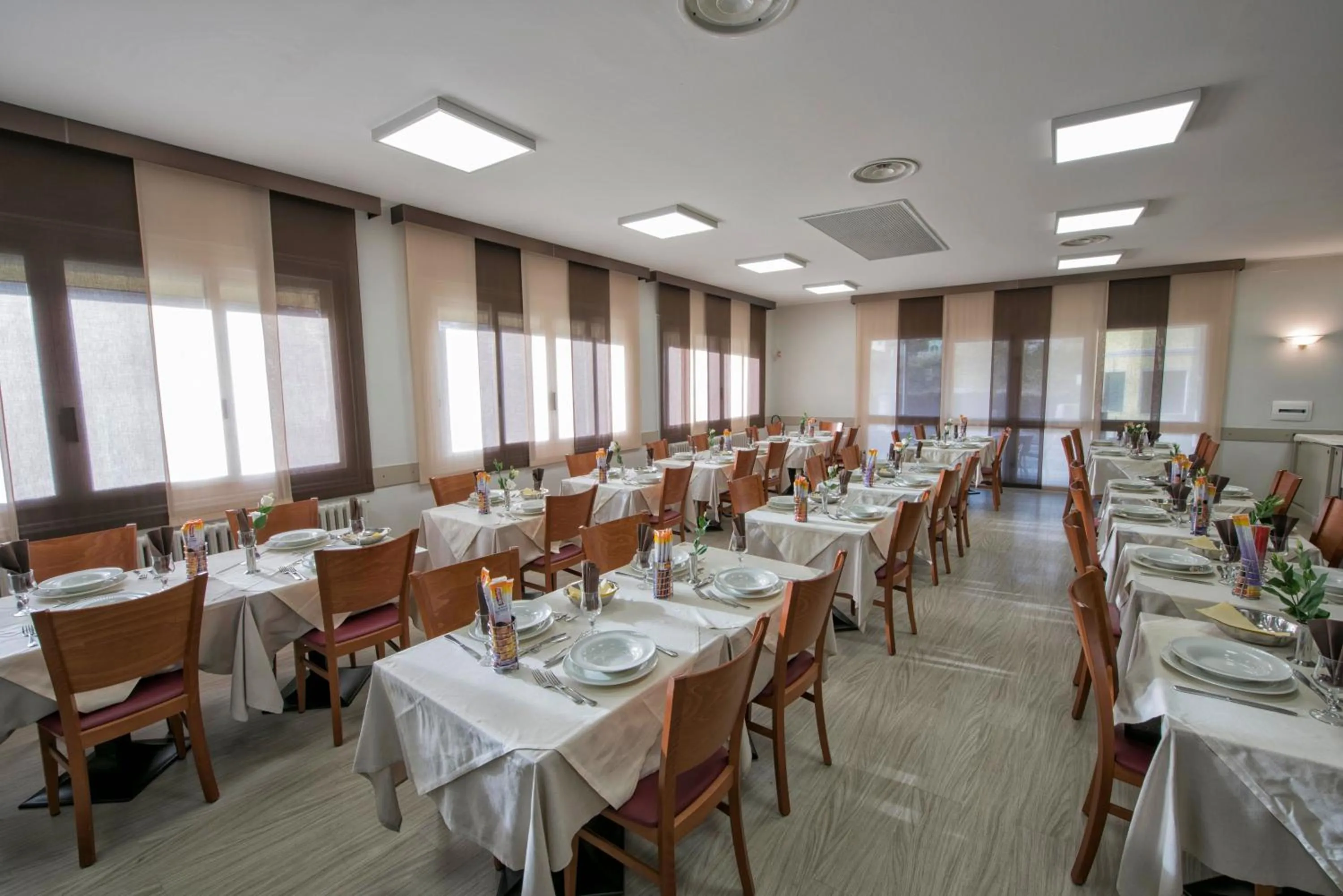 Restaurant/places to eat in Hotel Candido