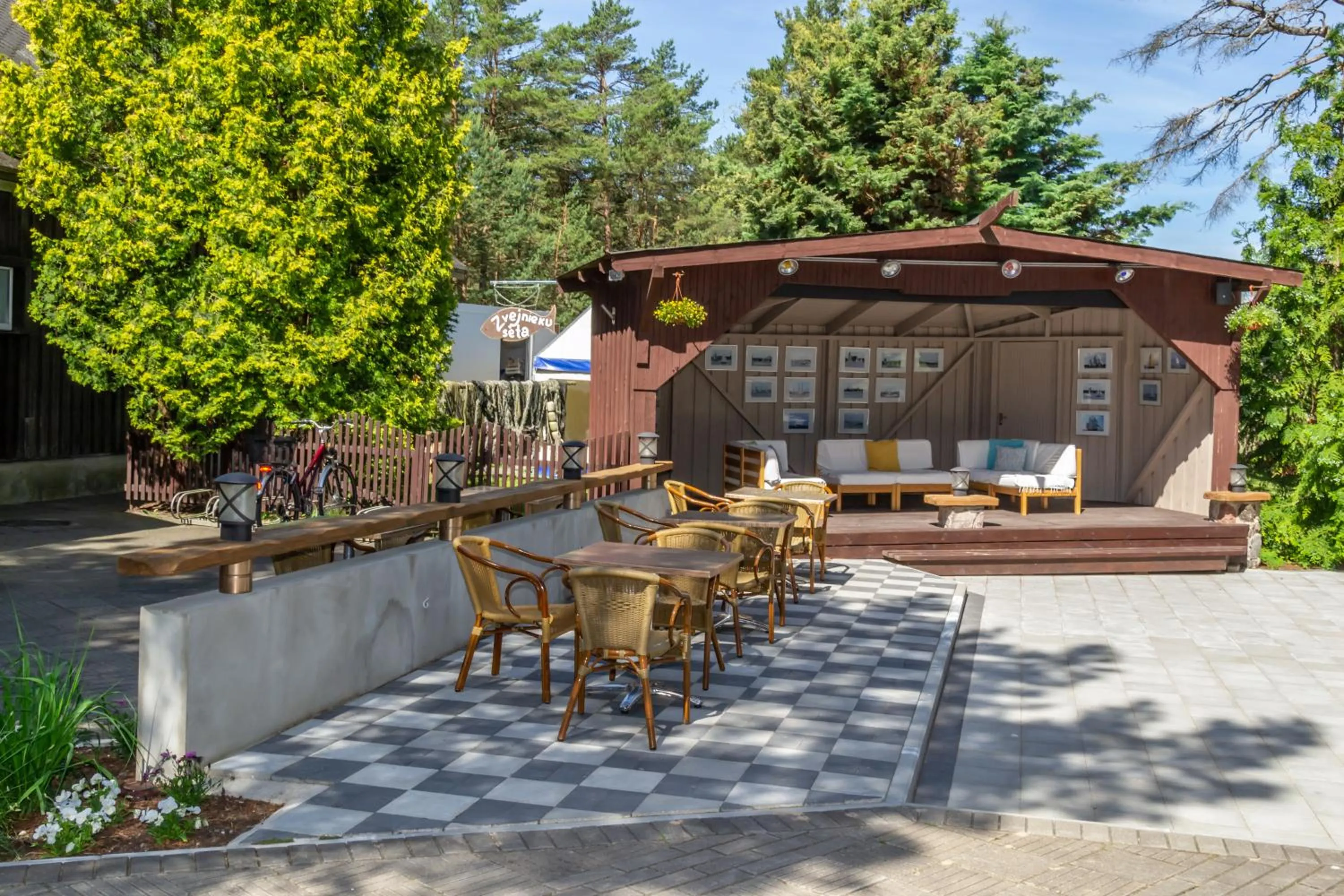 Restaurant/places to eat in Boutique Hotel Roja