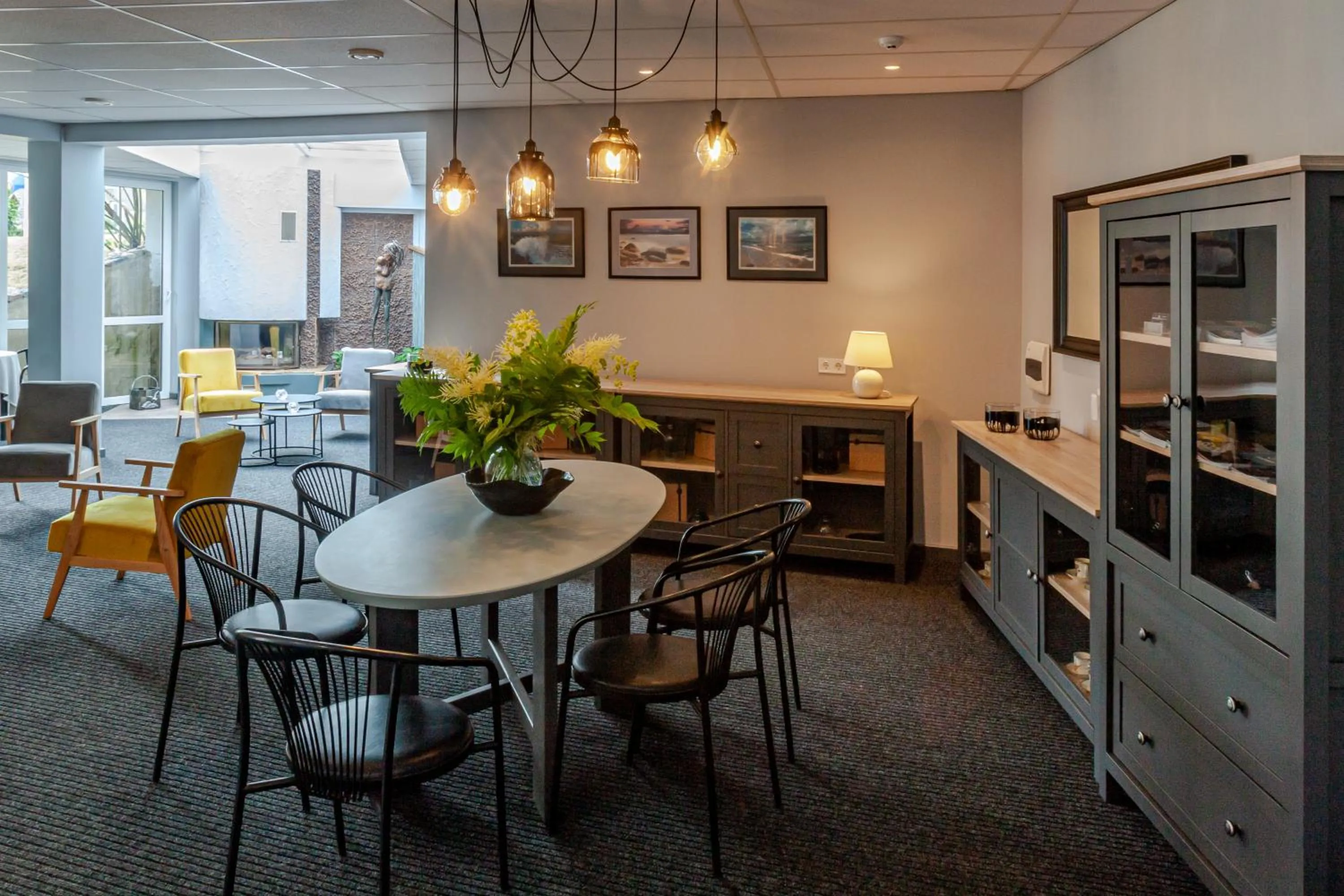 Communal lounge/ TV room in Boutique Hotel Roja