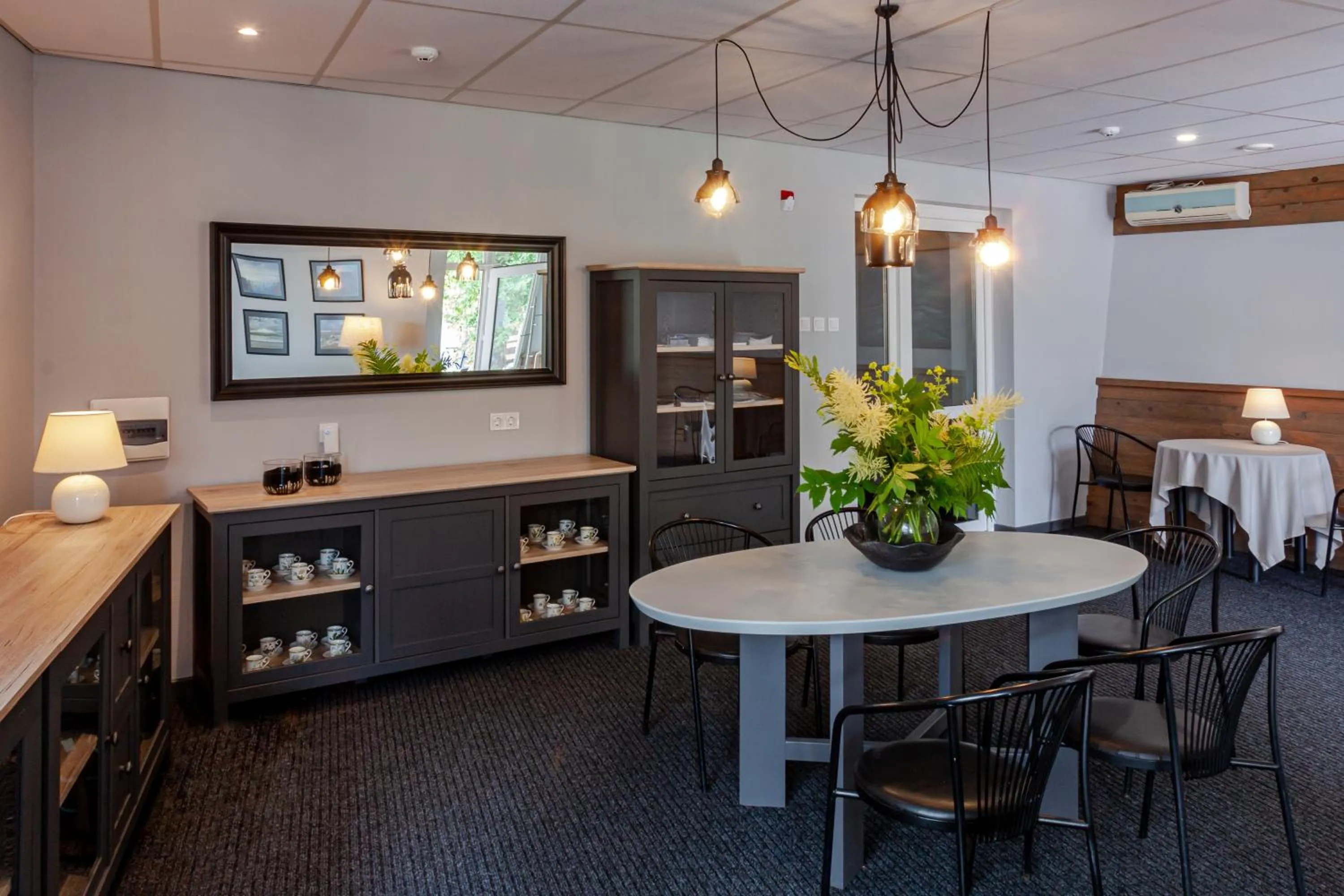 Communal lounge/ TV room in Boutique Hotel Roja