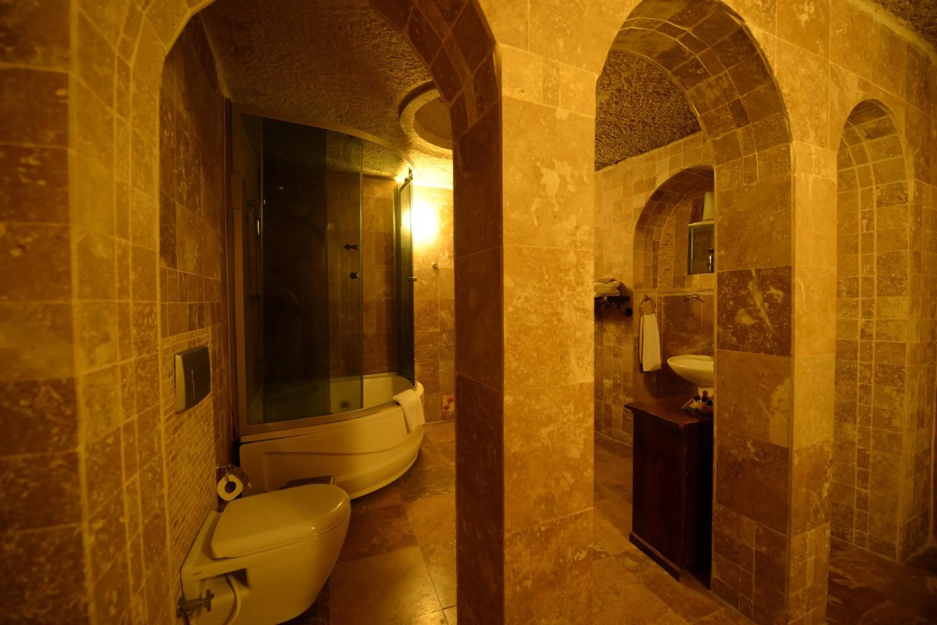 Shower in Vineyard Cave Hotel