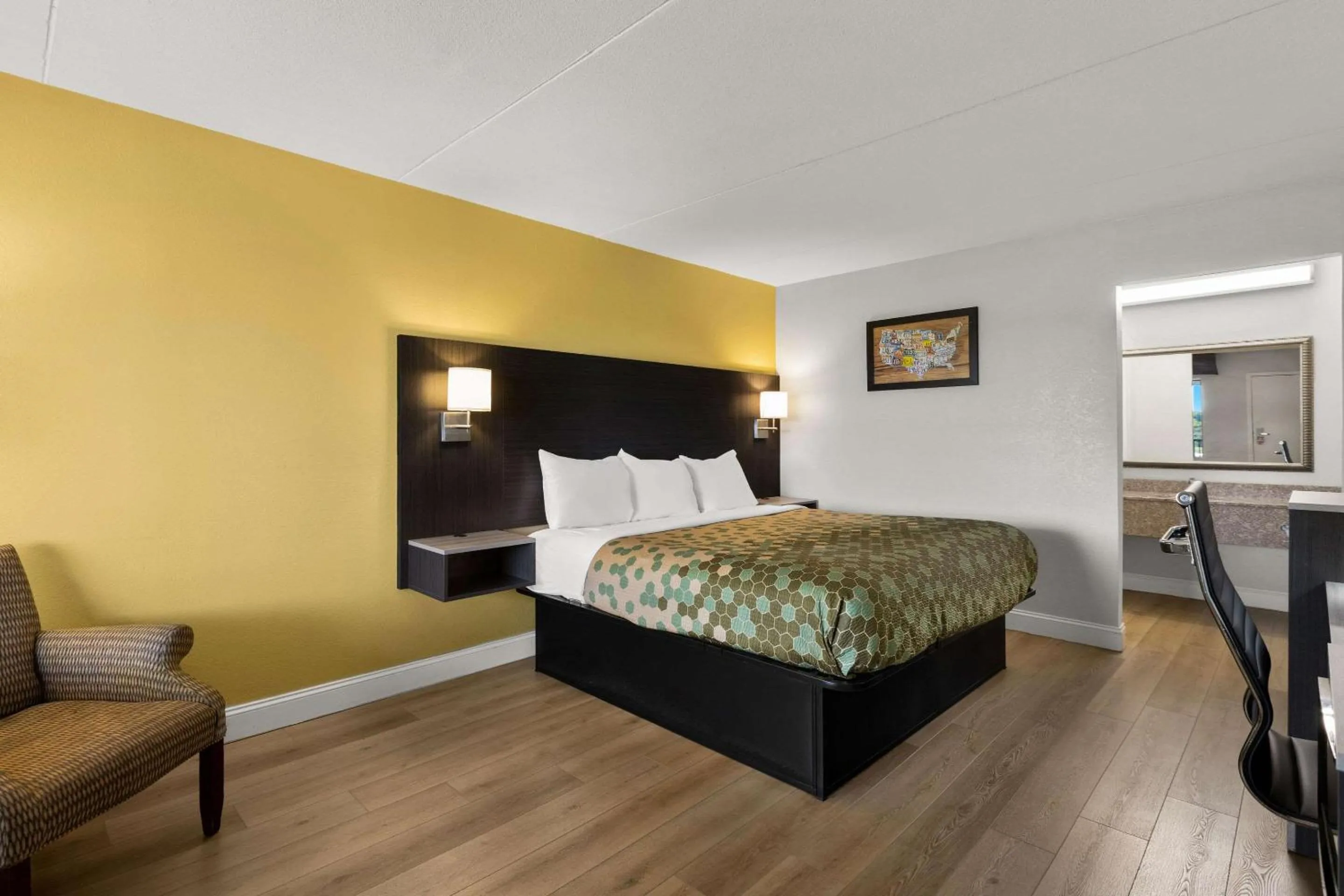 Bedroom, Bed in Econo Lodge White Pine Morristown I-81 & I-40 Split