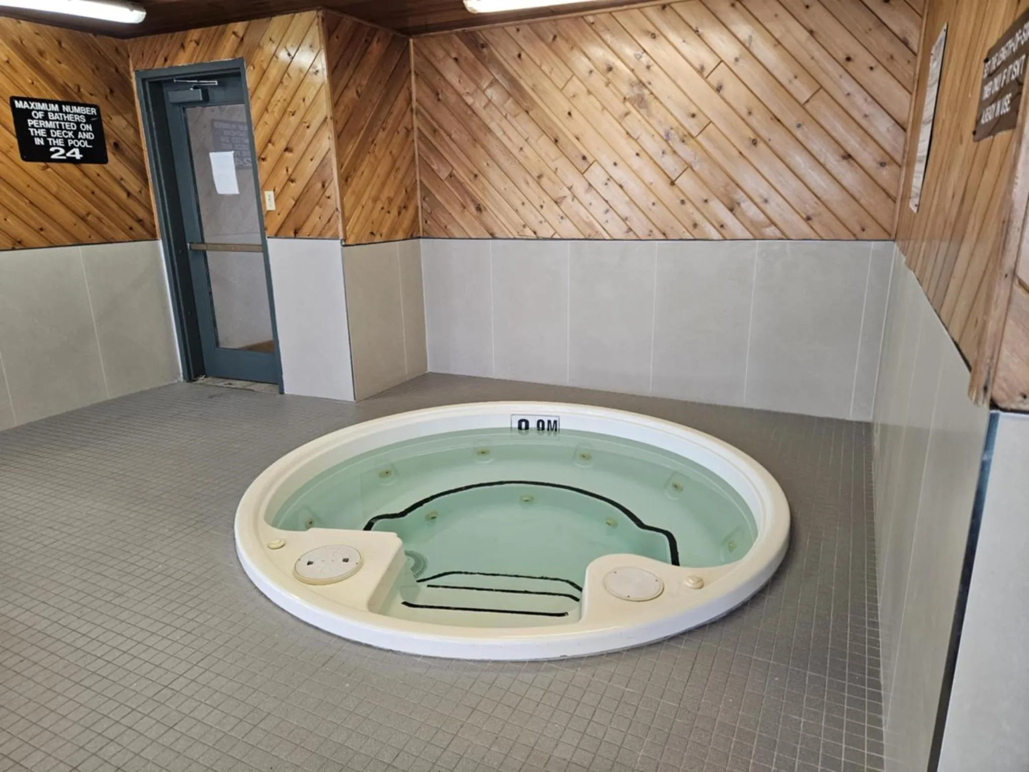Hot Tub in Travelodge by Wyndham Port Elgin