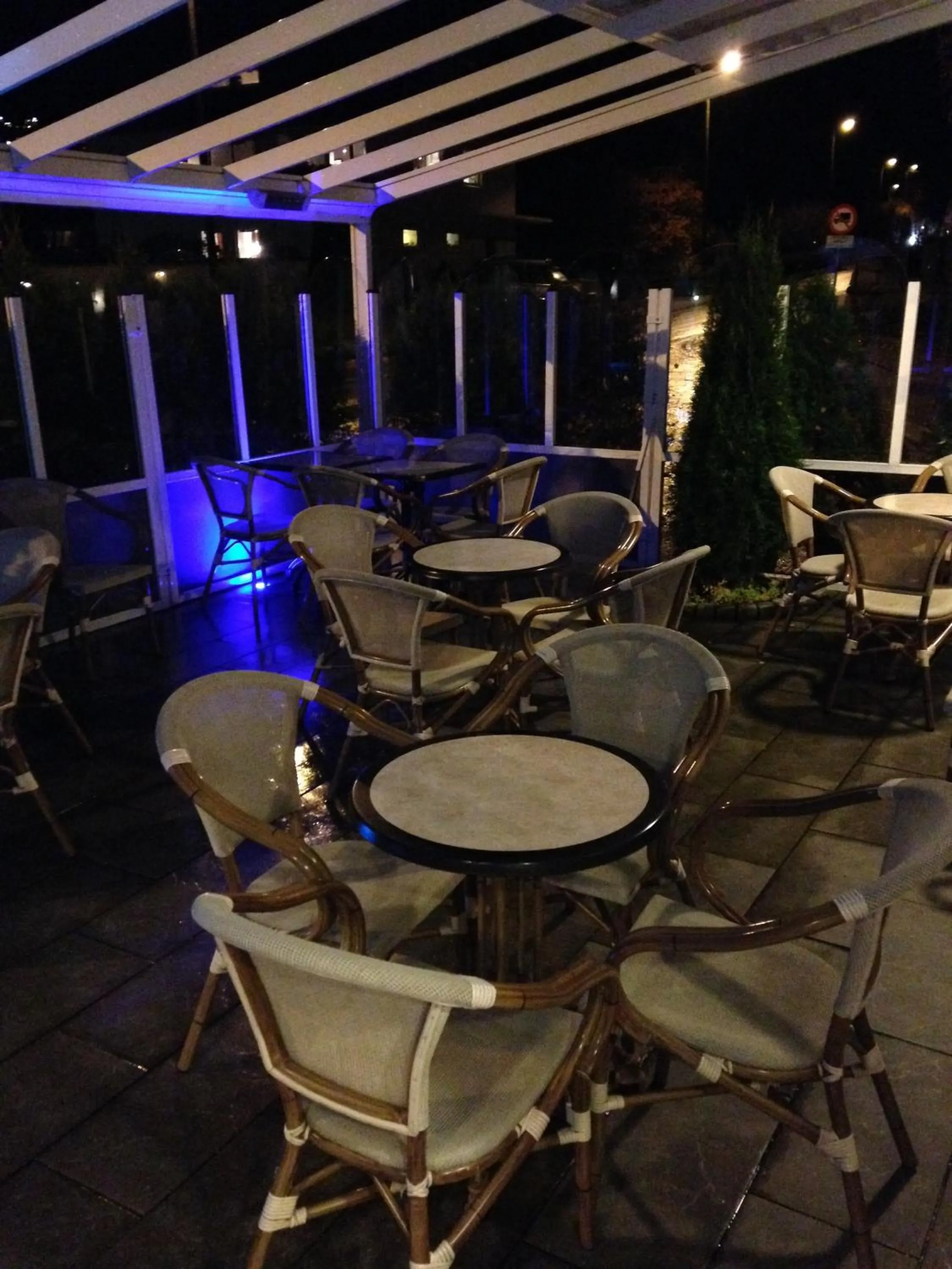 Restaurant/places to eat in Sentrum Hotel