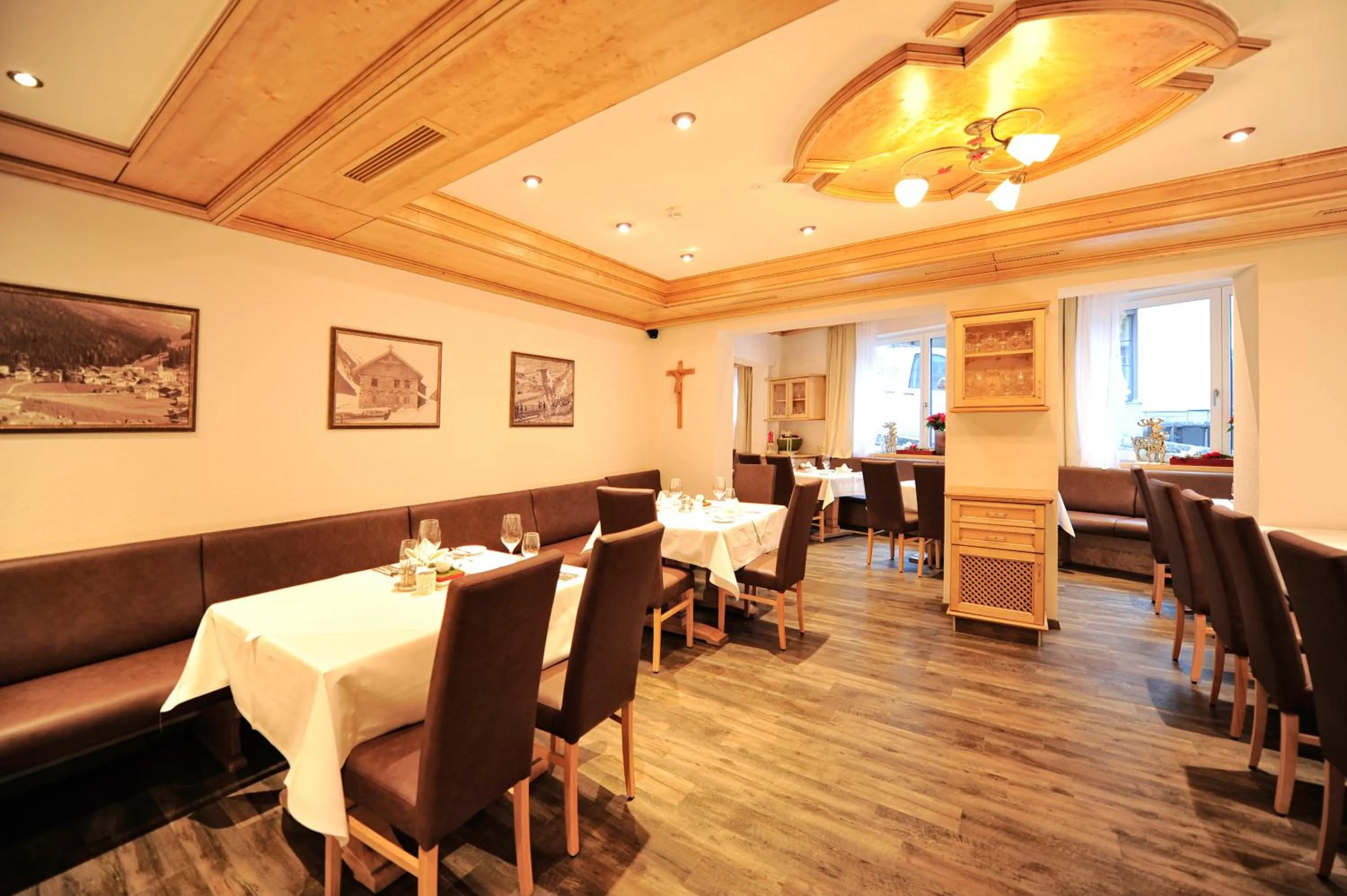 Restaurant/places to eat in Hotel Arnika