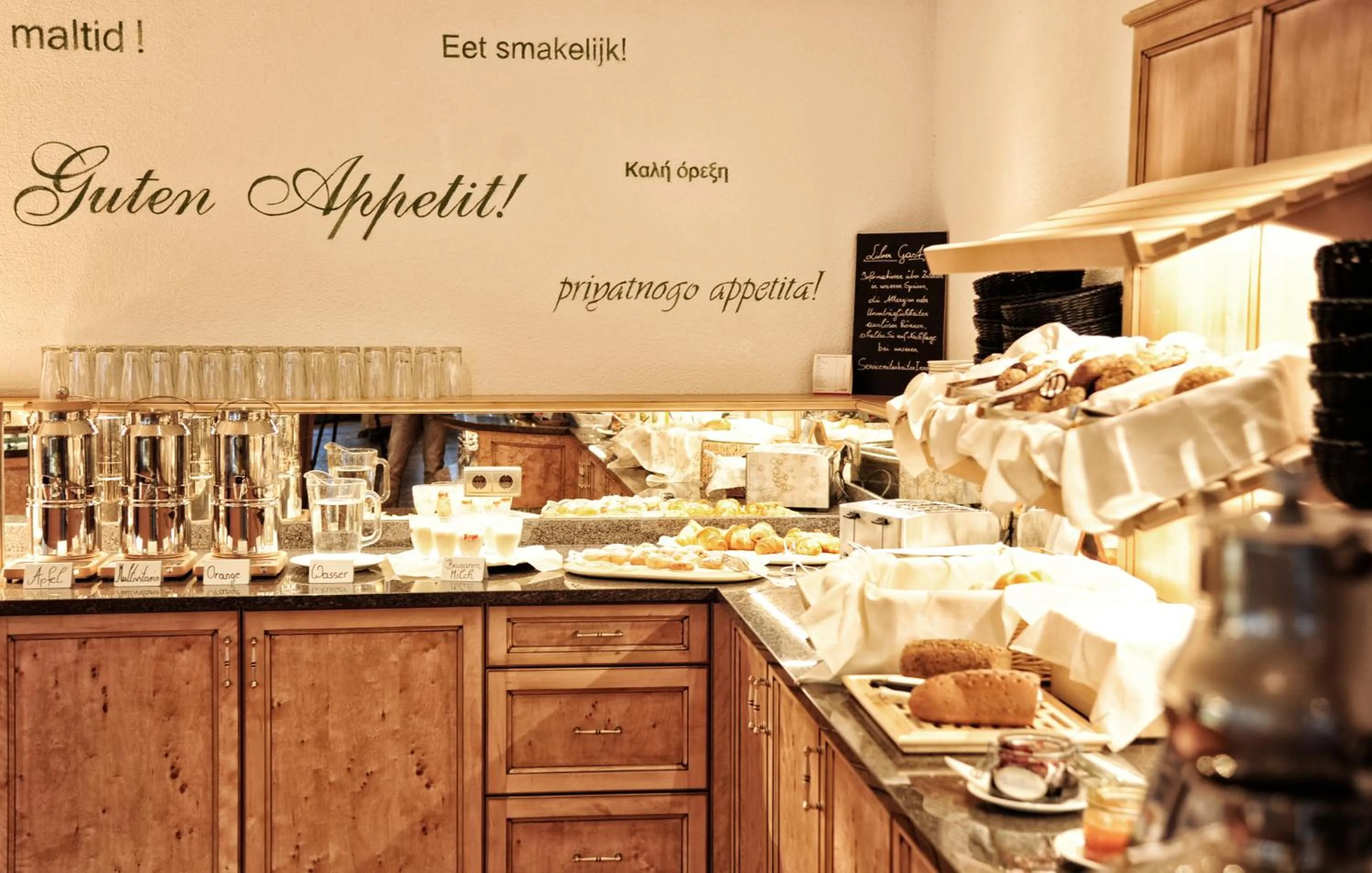 Restaurant/places to eat in Hotel Arnika