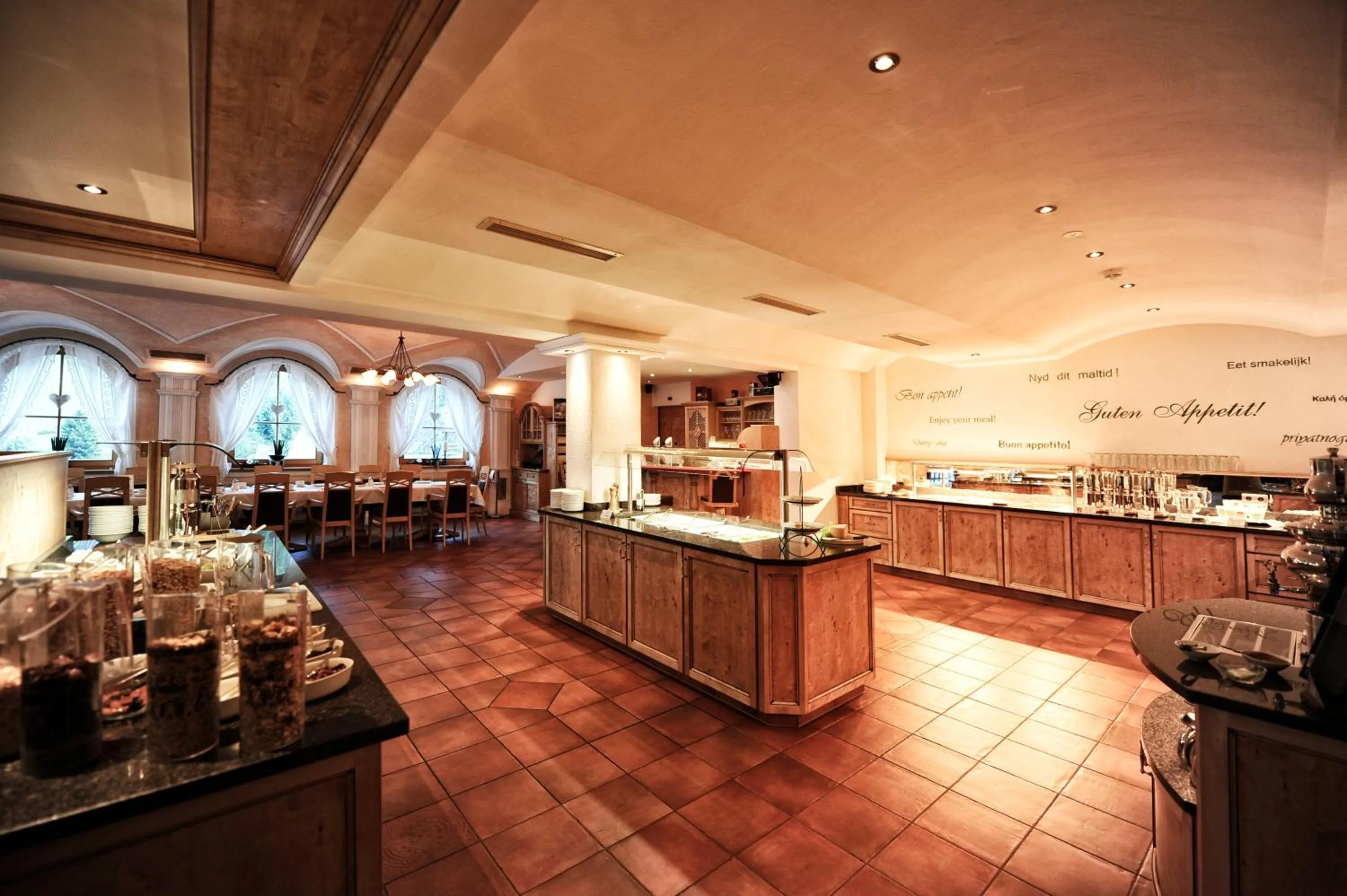 Restaurant/places to eat in Hotel Arnika