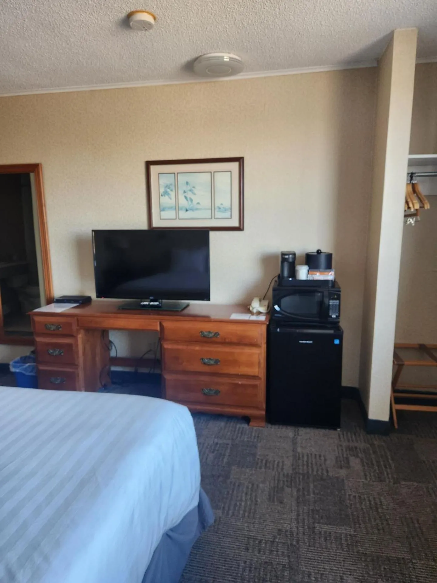 TV and multimedia, Bed in Travelodge by Wyndham Amherst