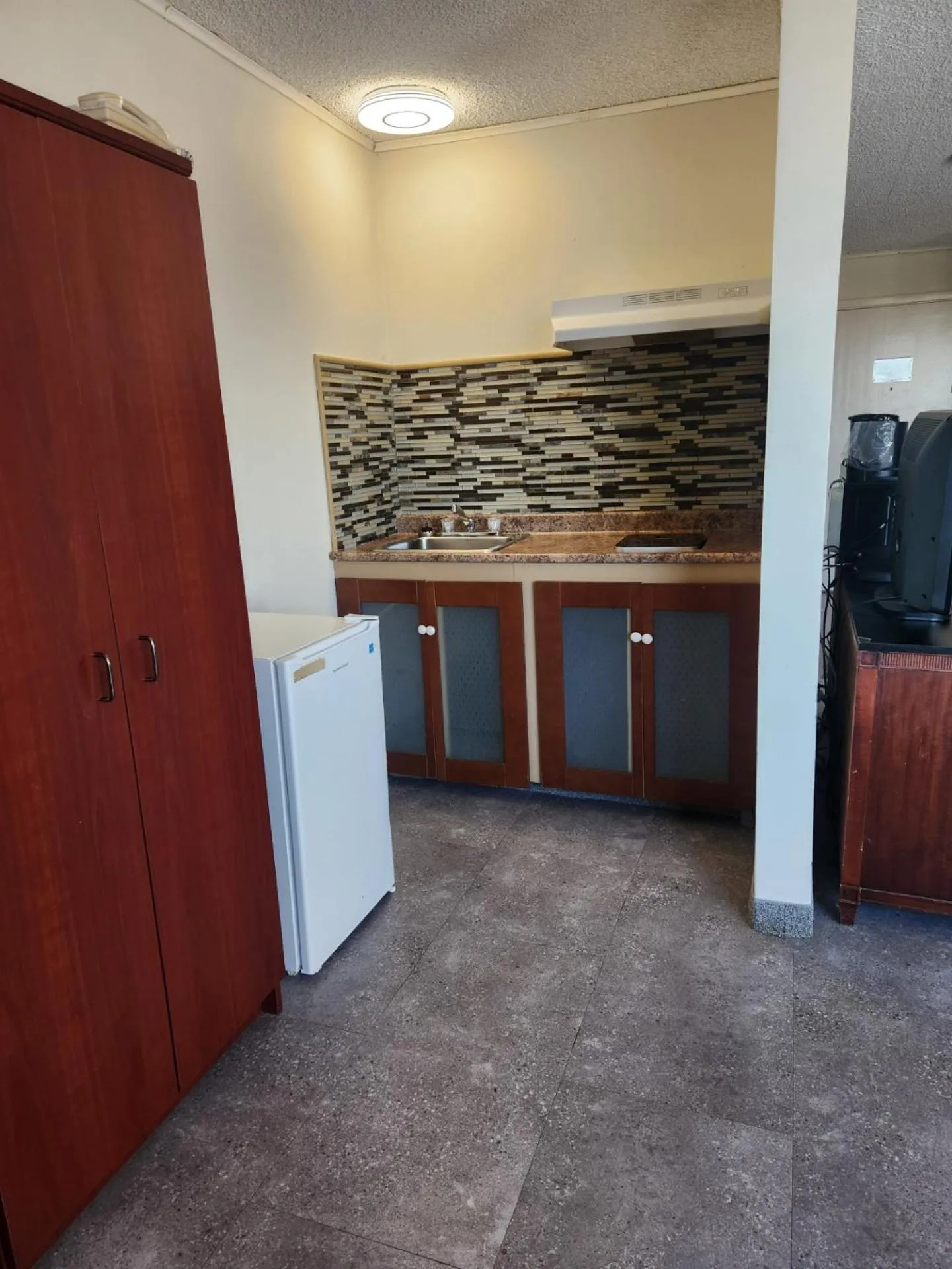 Kitchen or kitchenette in Travelodge by Wyndham Amherst