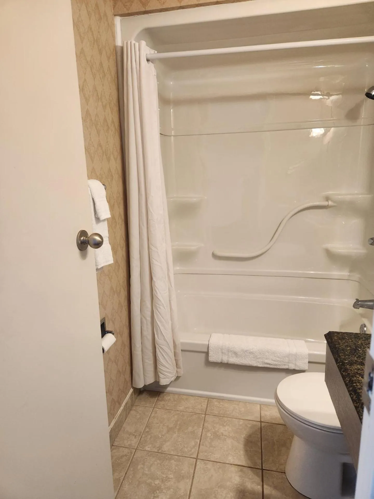 Bath in Travelodge by Wyndham Amherst