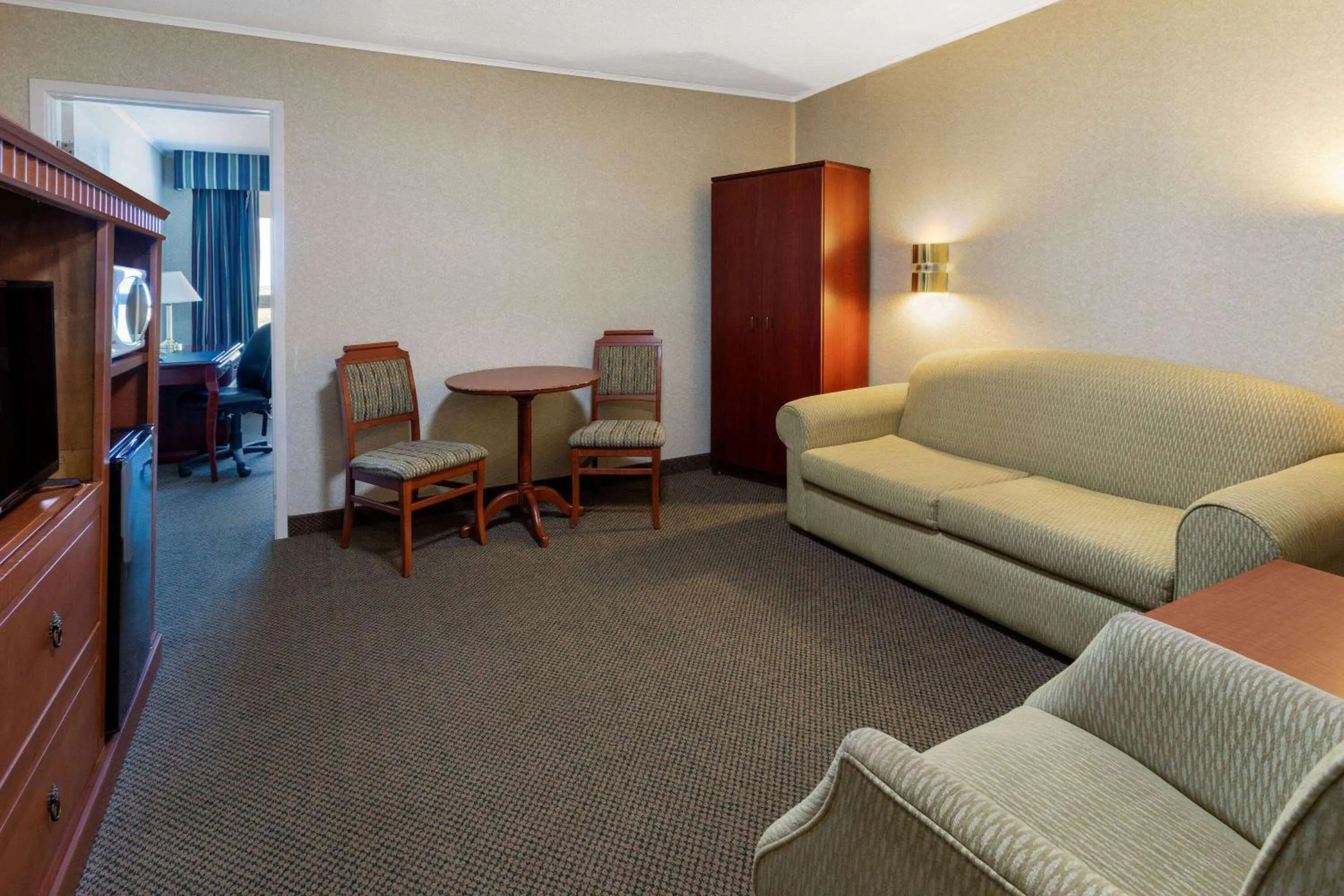 Photo of the whole room in Travelodge by Wyndham Amherst