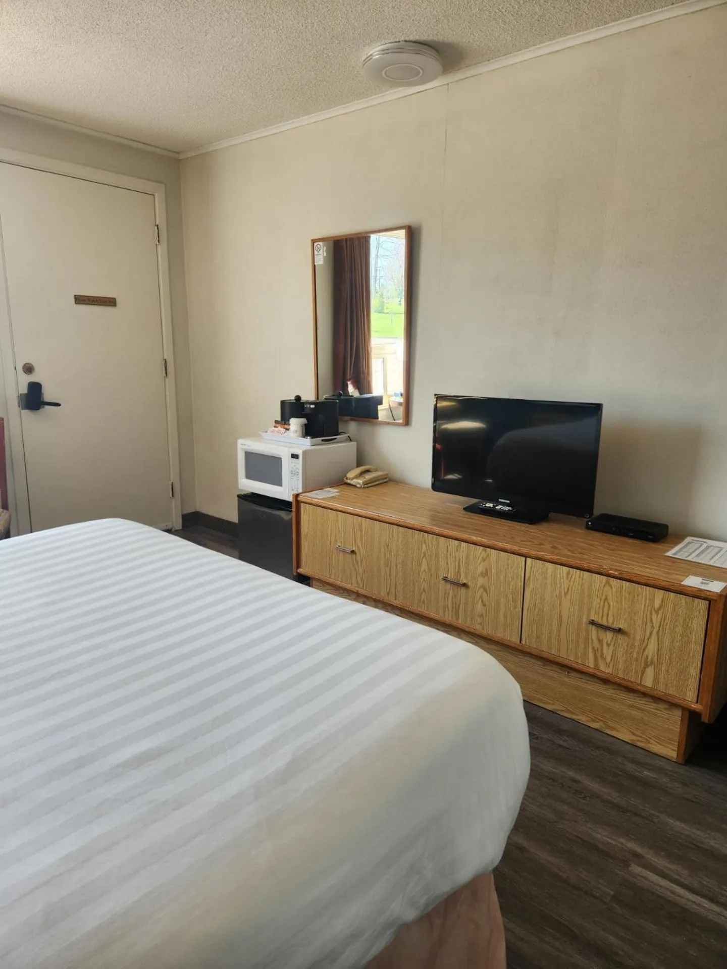 Bedroom, Bed in Travelodge by Wyndham Amherst