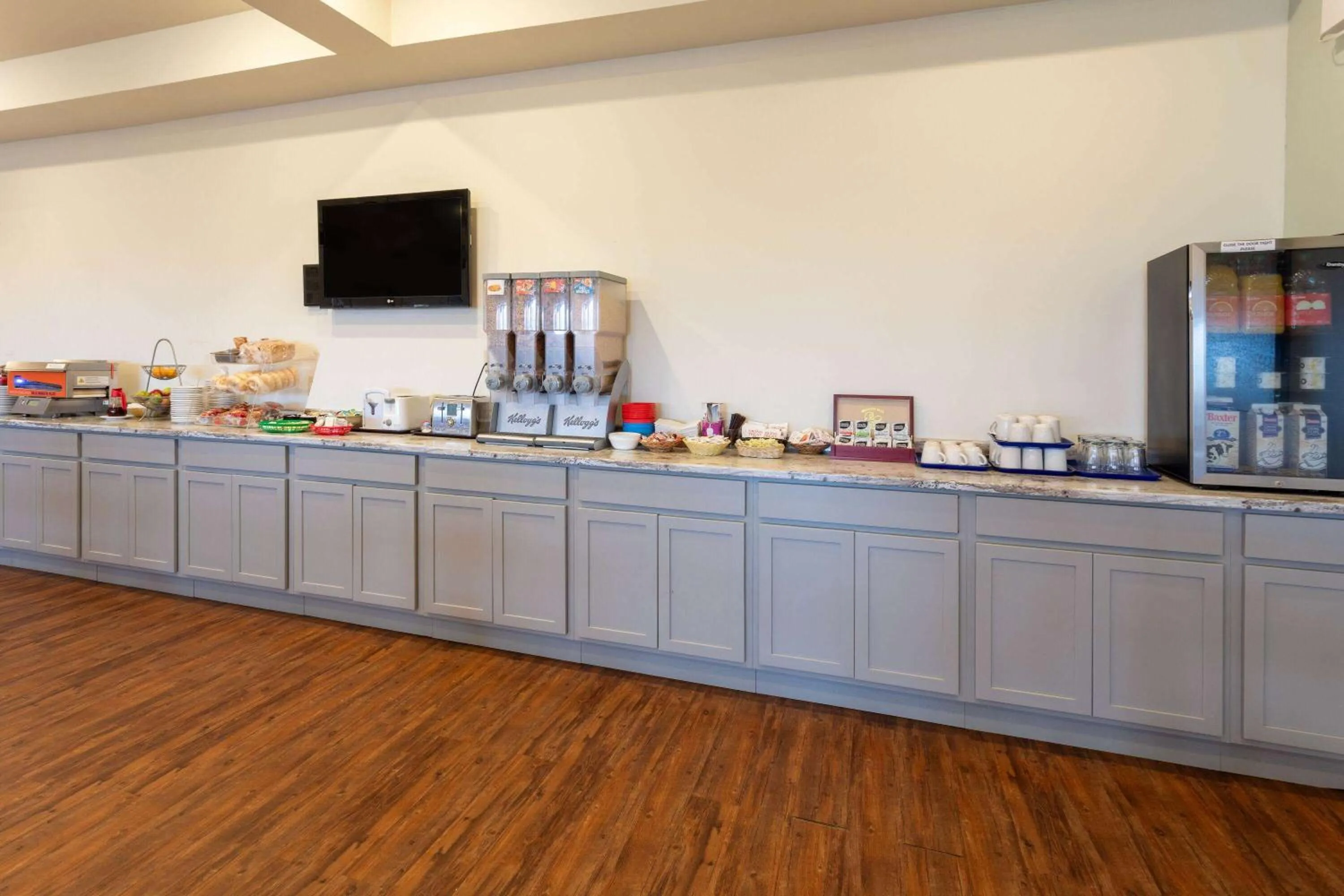 Breakfast in Travelodge by Wyndham Amherst