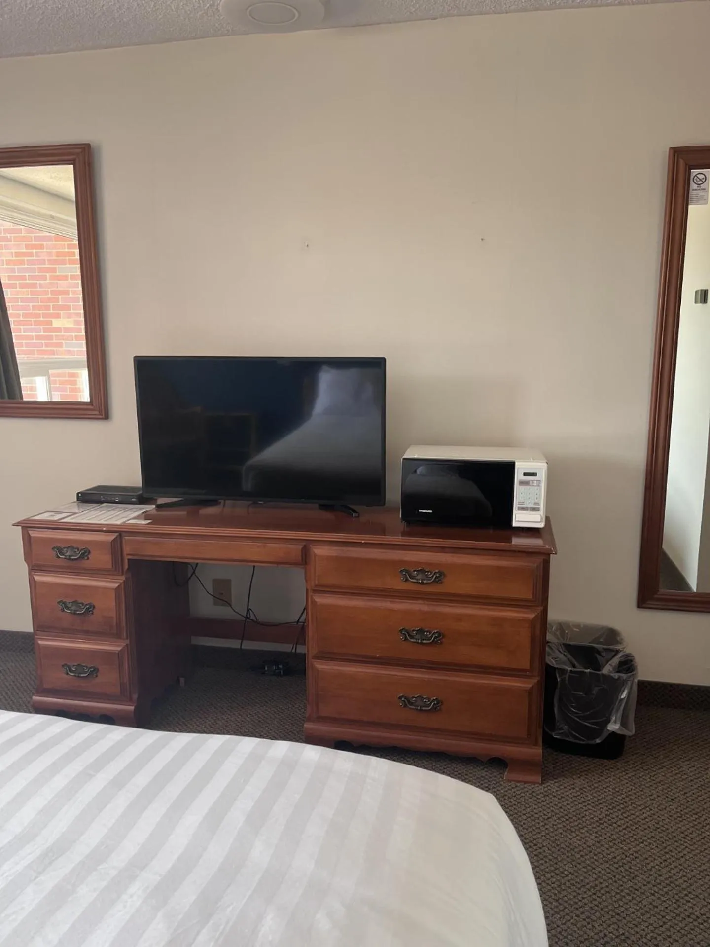 TV and multimedia, Bed in Travelodge by Wyndham Amherst