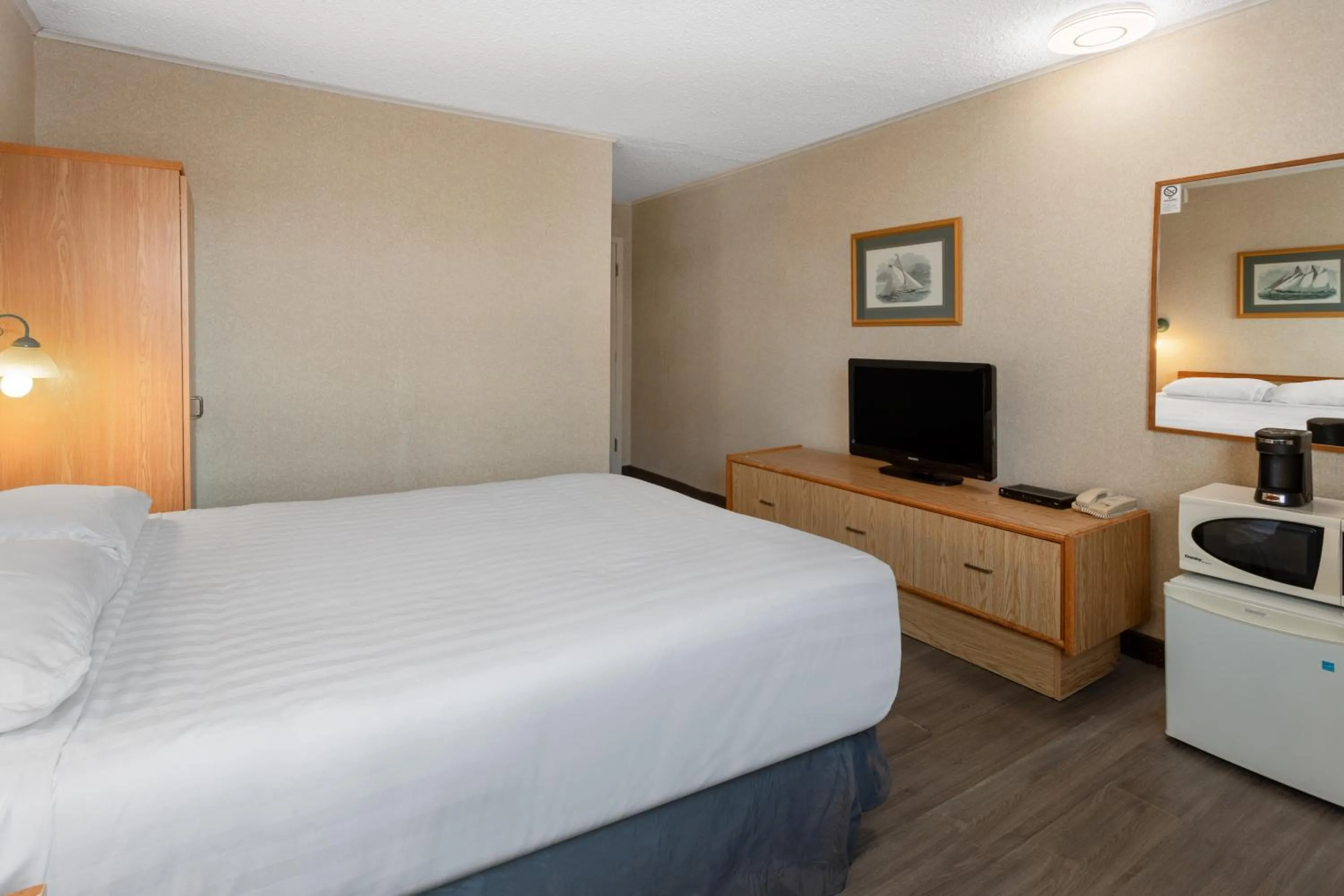 Bedroom, Bed in Travelodge by Wyndham Amherst