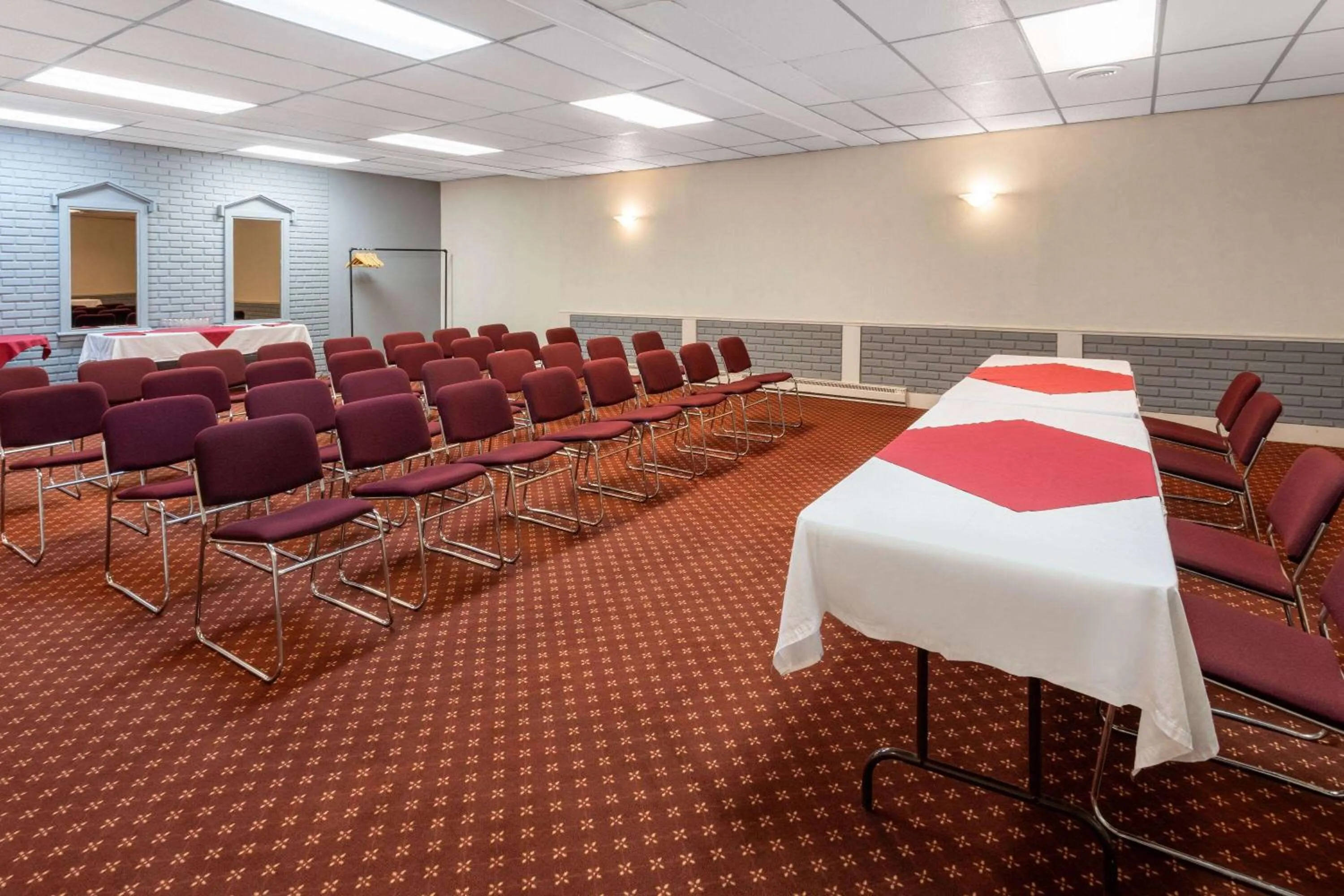 Meeting/conference room in Travelodge by Wyndham Amherst