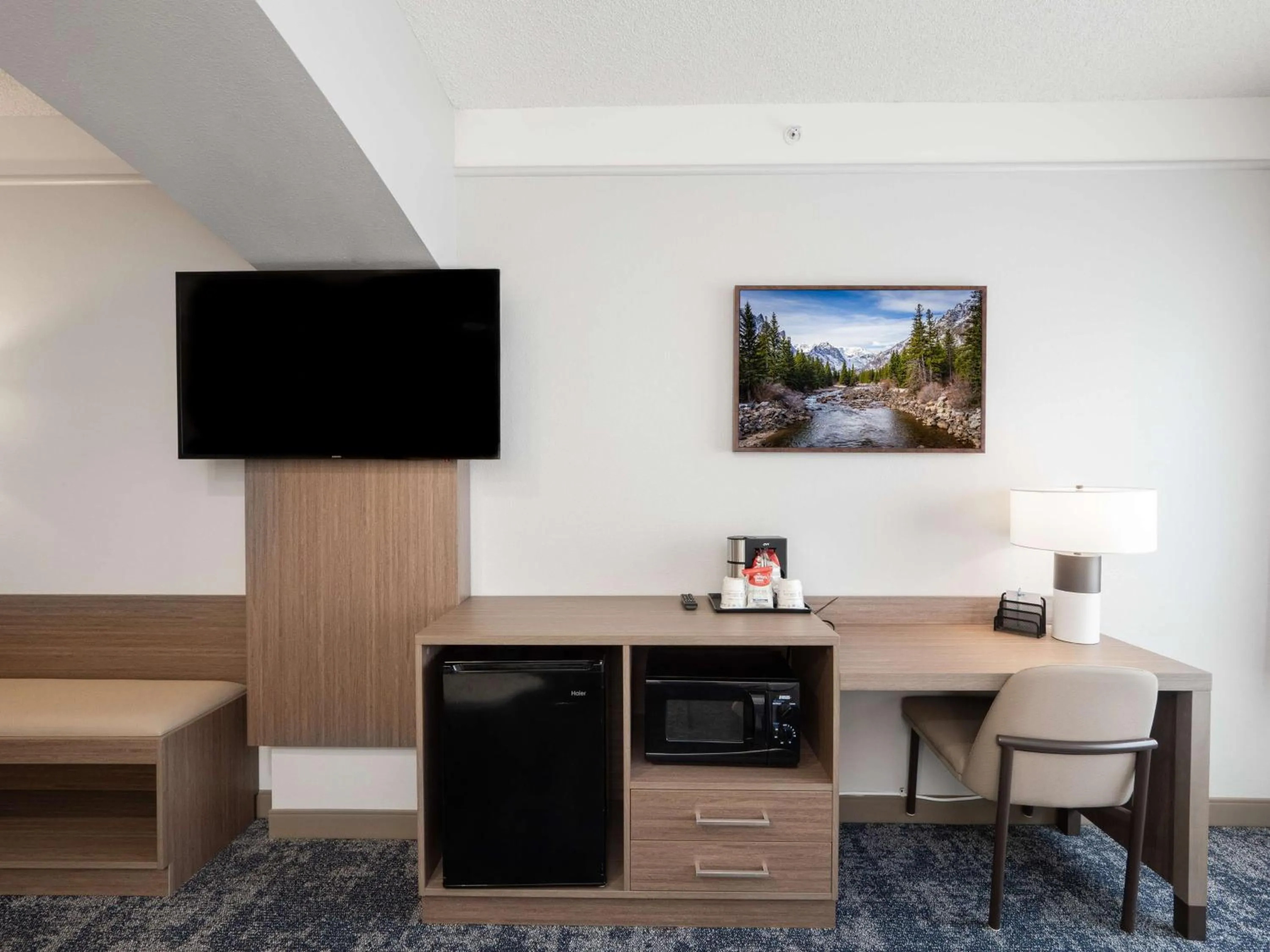 TV and multimedia in SureStay Plus Hotel by Best Western Billings