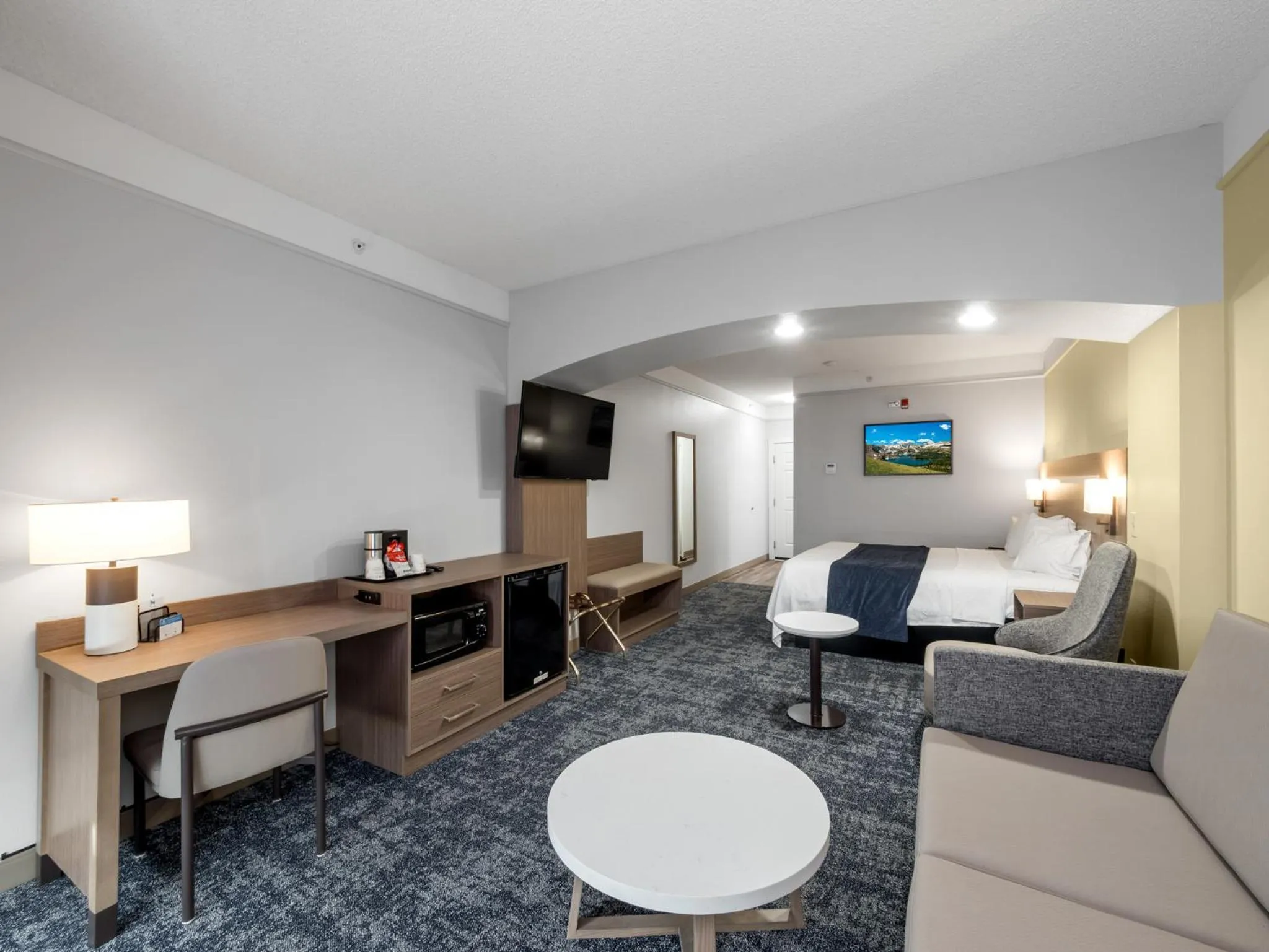 Coffee/tea facilities in SureStay Plus Hotel by Best Western Billings