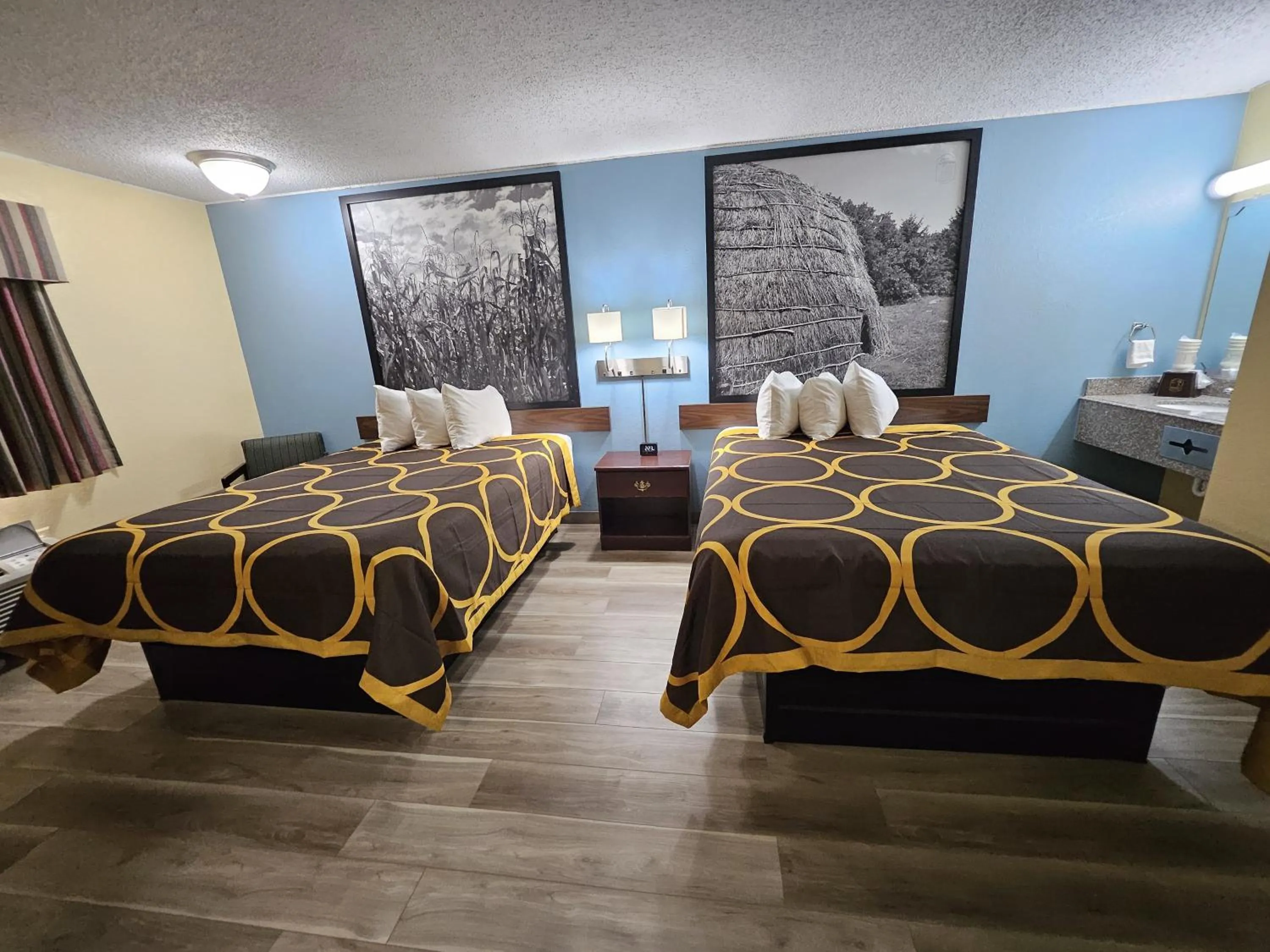 Bed in Super 8 by Wyndham Clinton